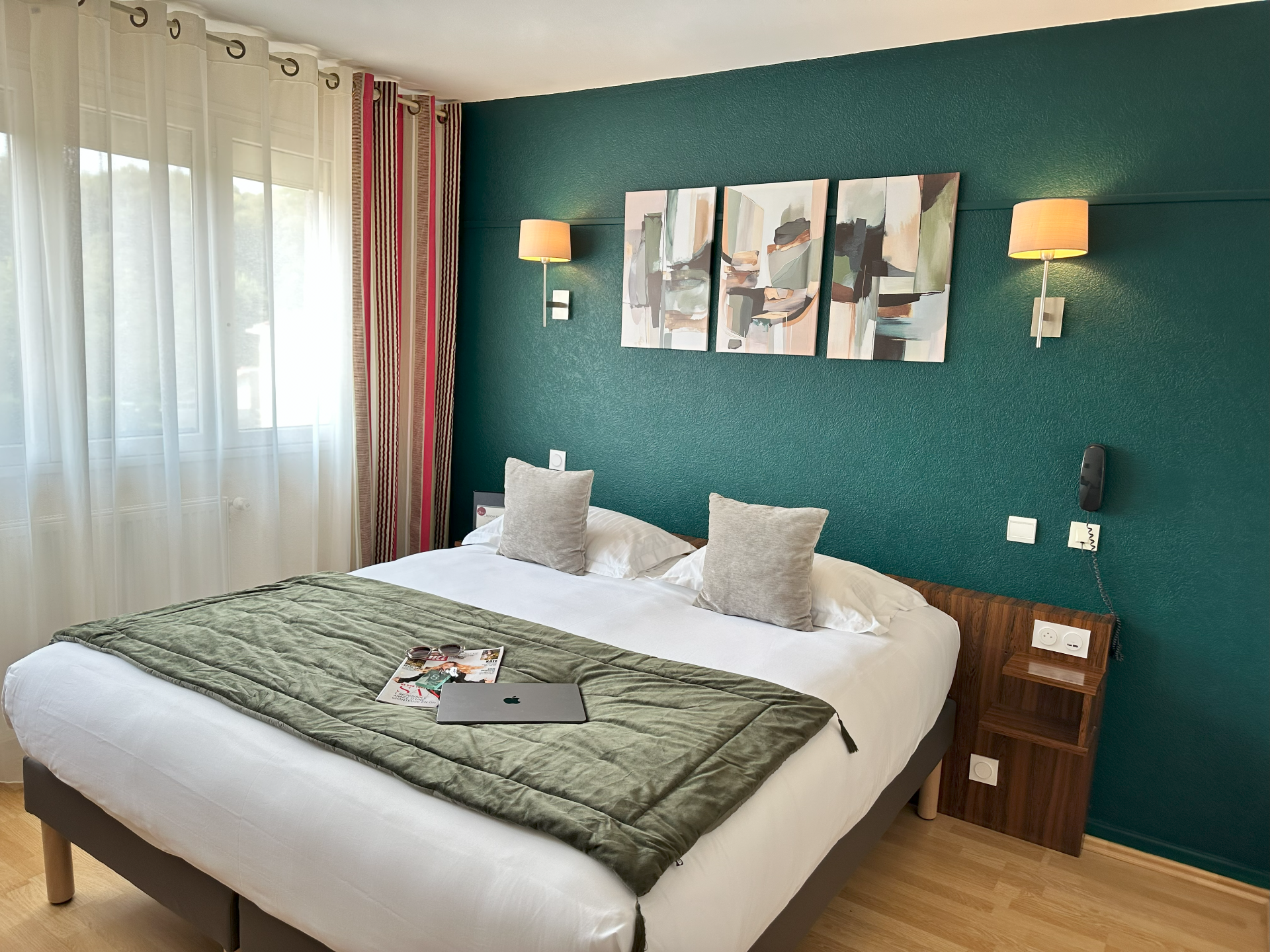 CHAMBRE GRAND LIT/BAIN