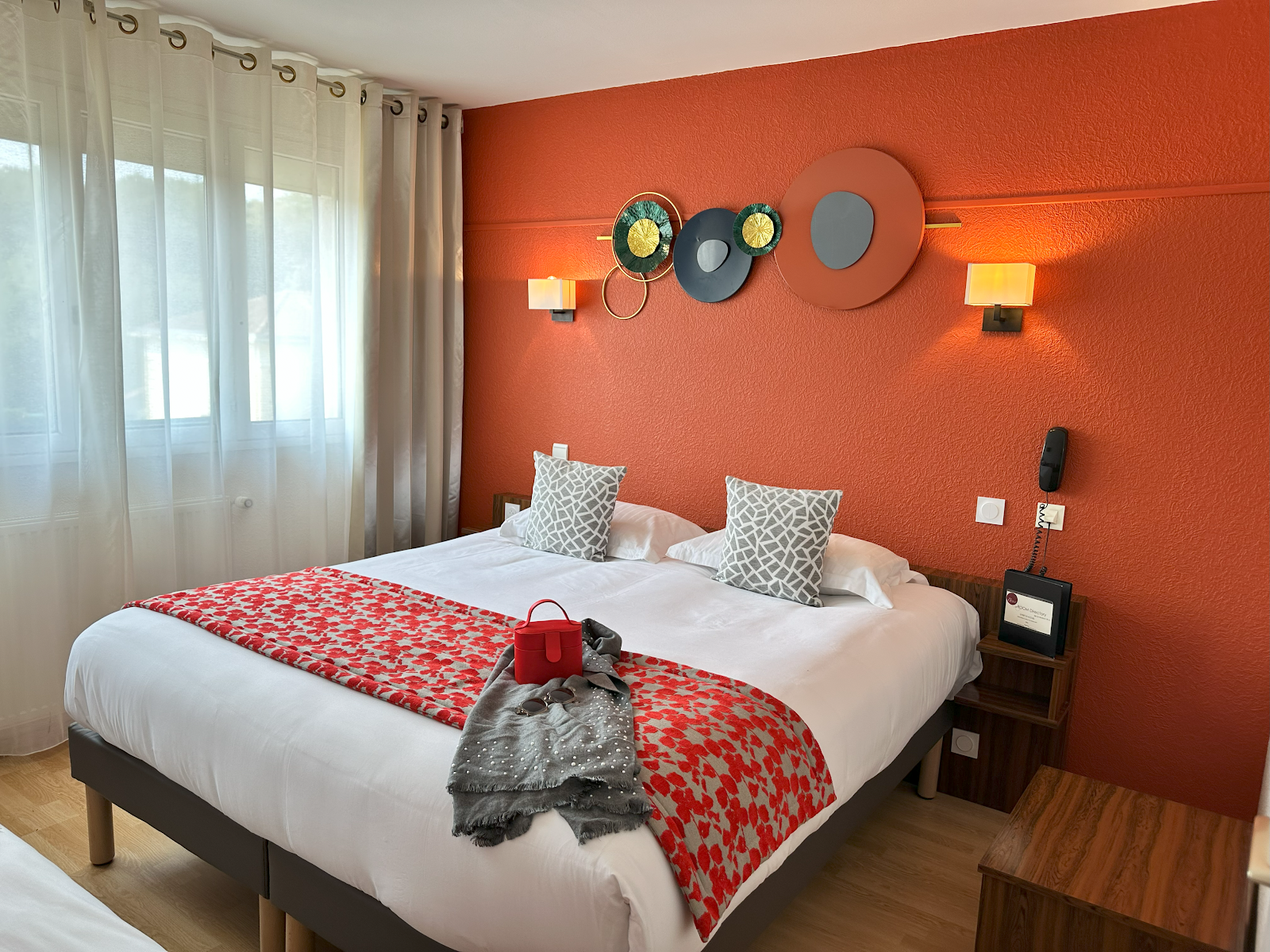 CHAMBRE GRAND LIT/DOUCHE