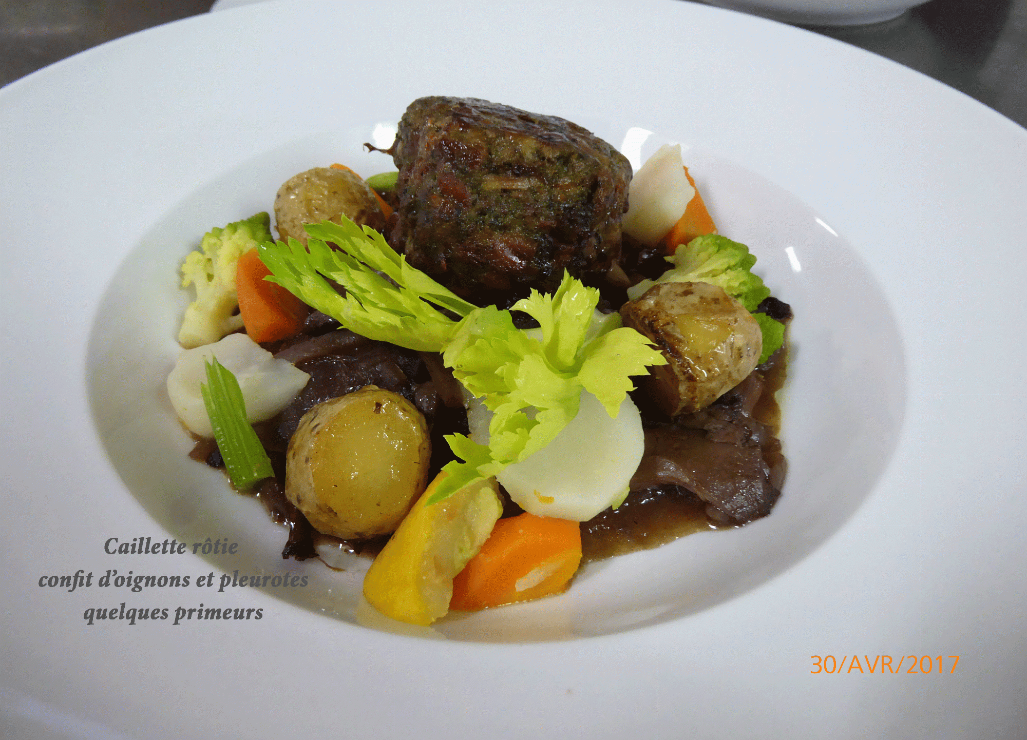 Caillette rôtie, confit d'oignons