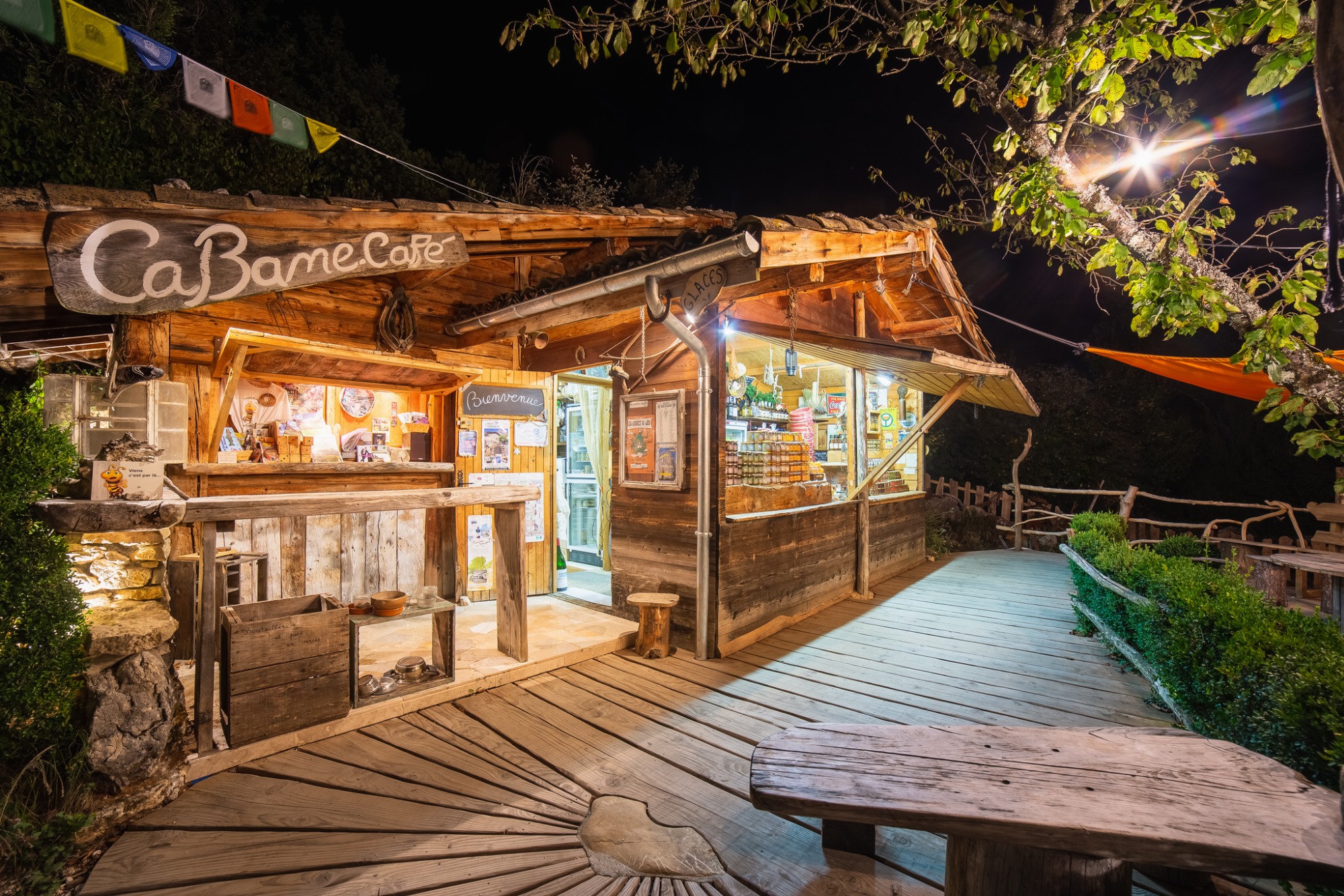 Cabane Café le soir