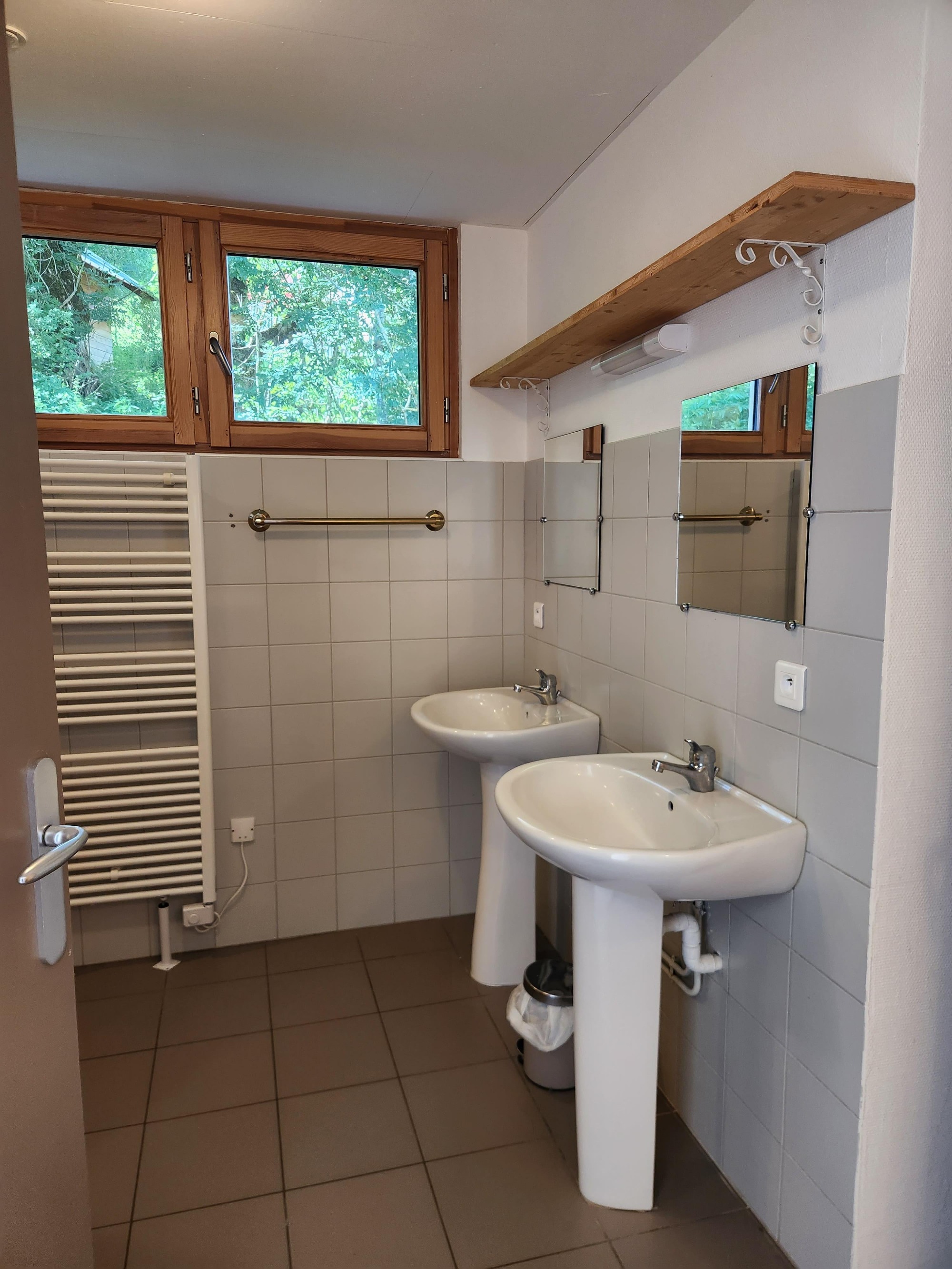 entrée de la salle de bain à l'étage