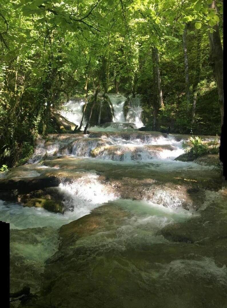 Cascade naturelle à proximité du gite