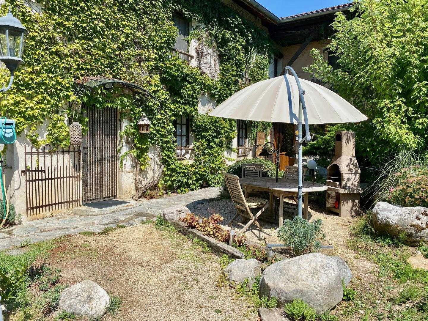 barbecue extérieur au charbon de bois 