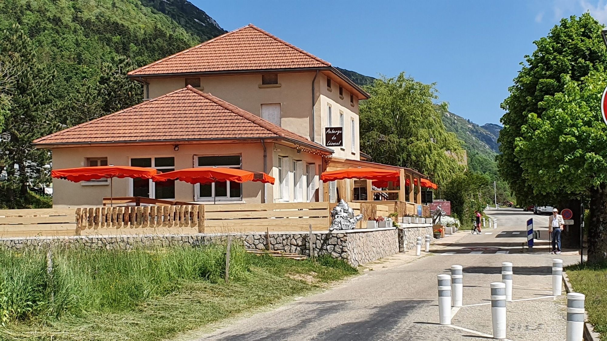 Etablissement Auberge de Léoncel vu de l'extérieur