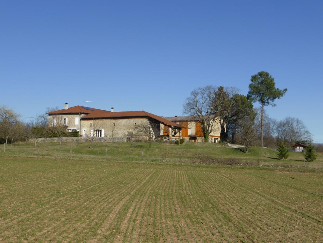 Ancienne grande ferme rénovée