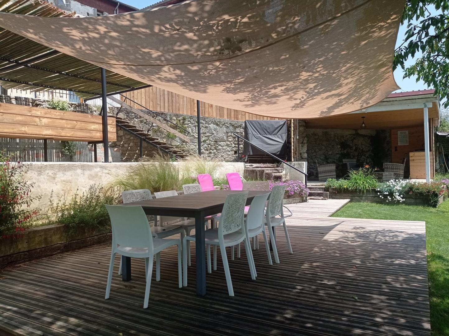 Terrasse en bois ombragée