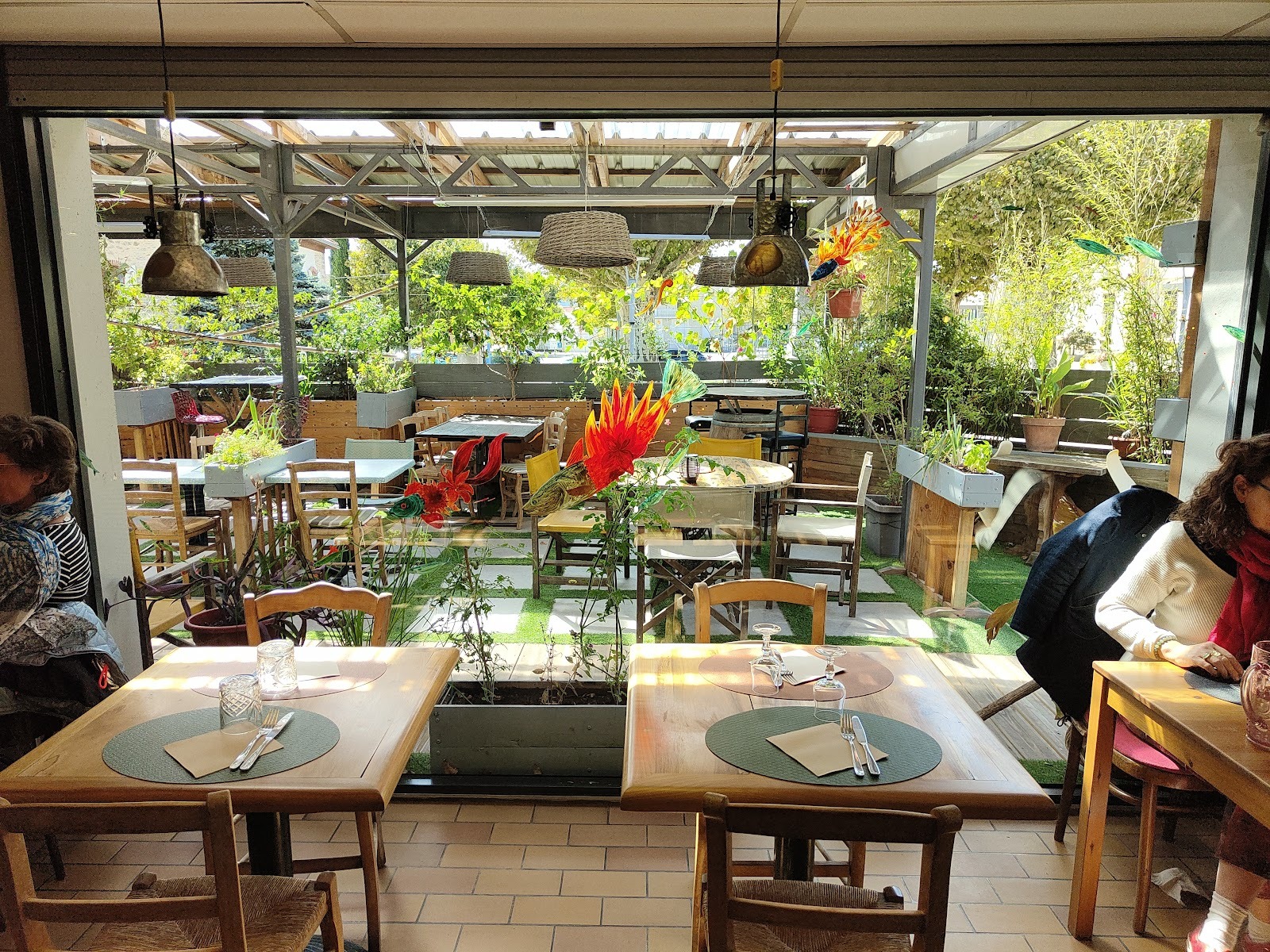 SALLE ET TERRASSE