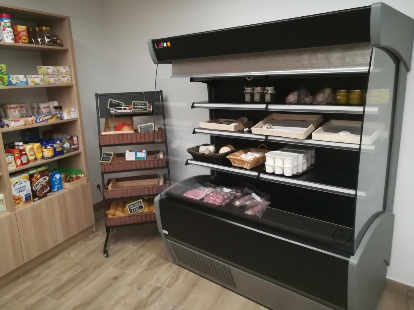Vitrine de produits frais.