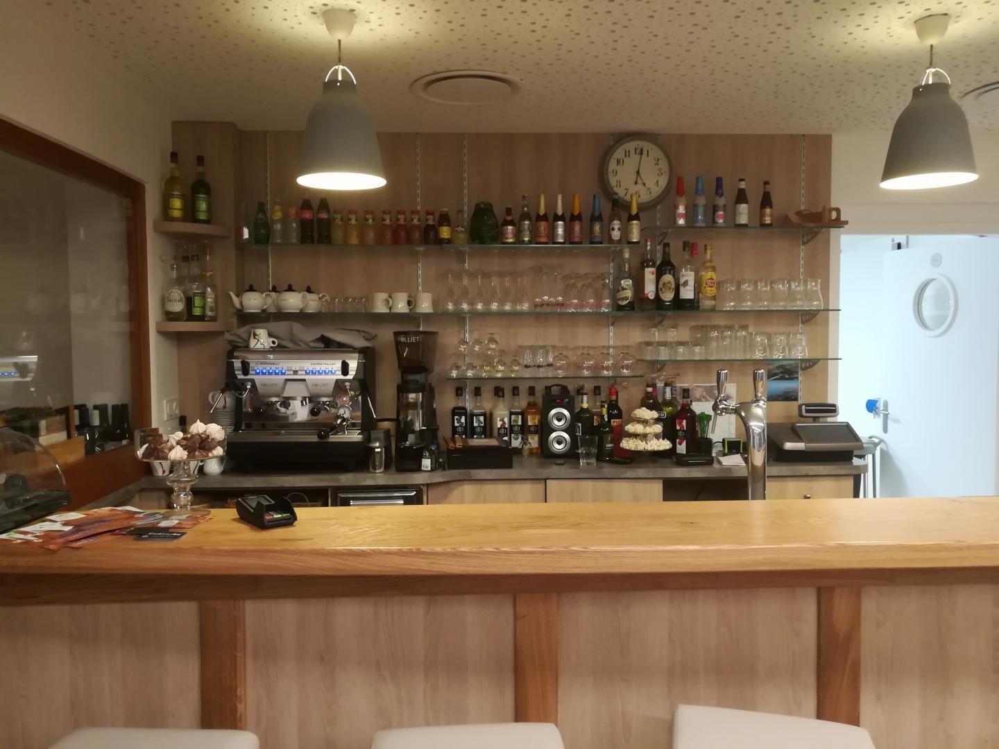 Le bar.