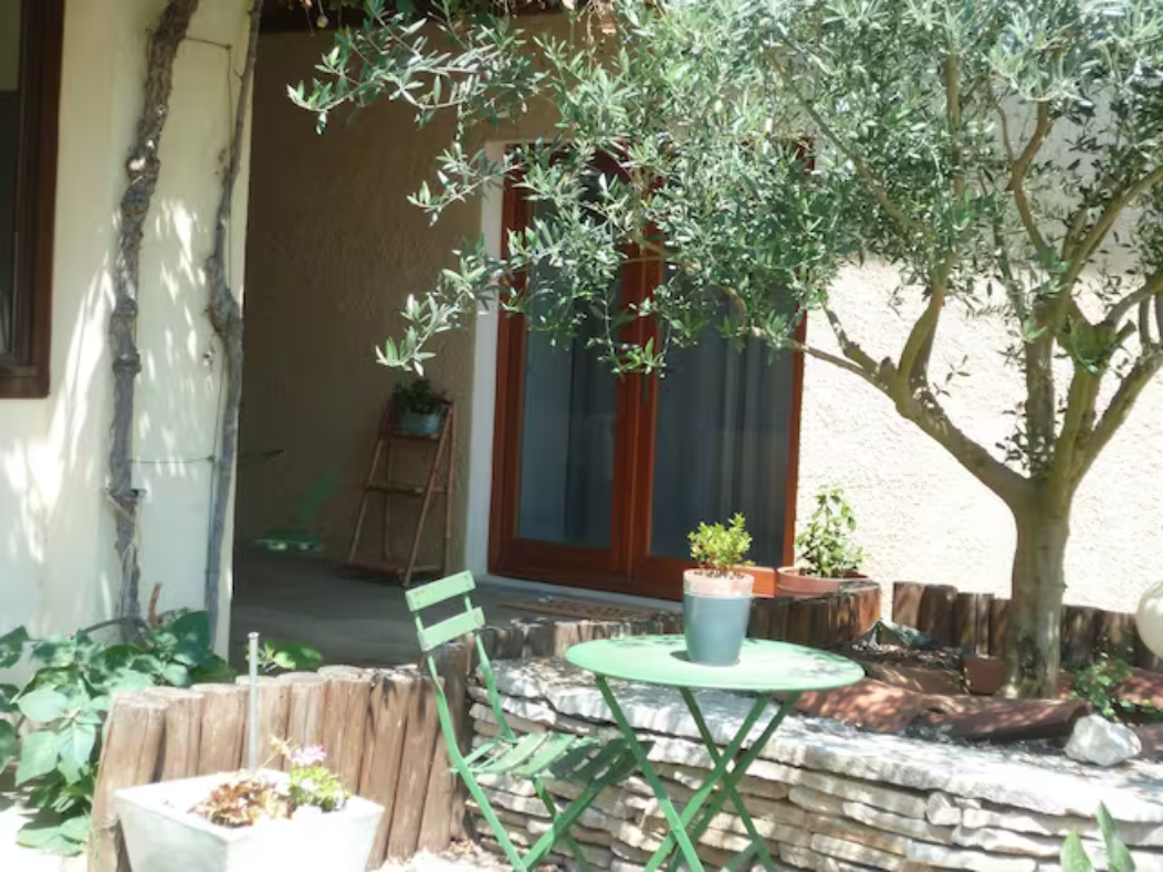 Chambre avec accés direct sur le jardin
