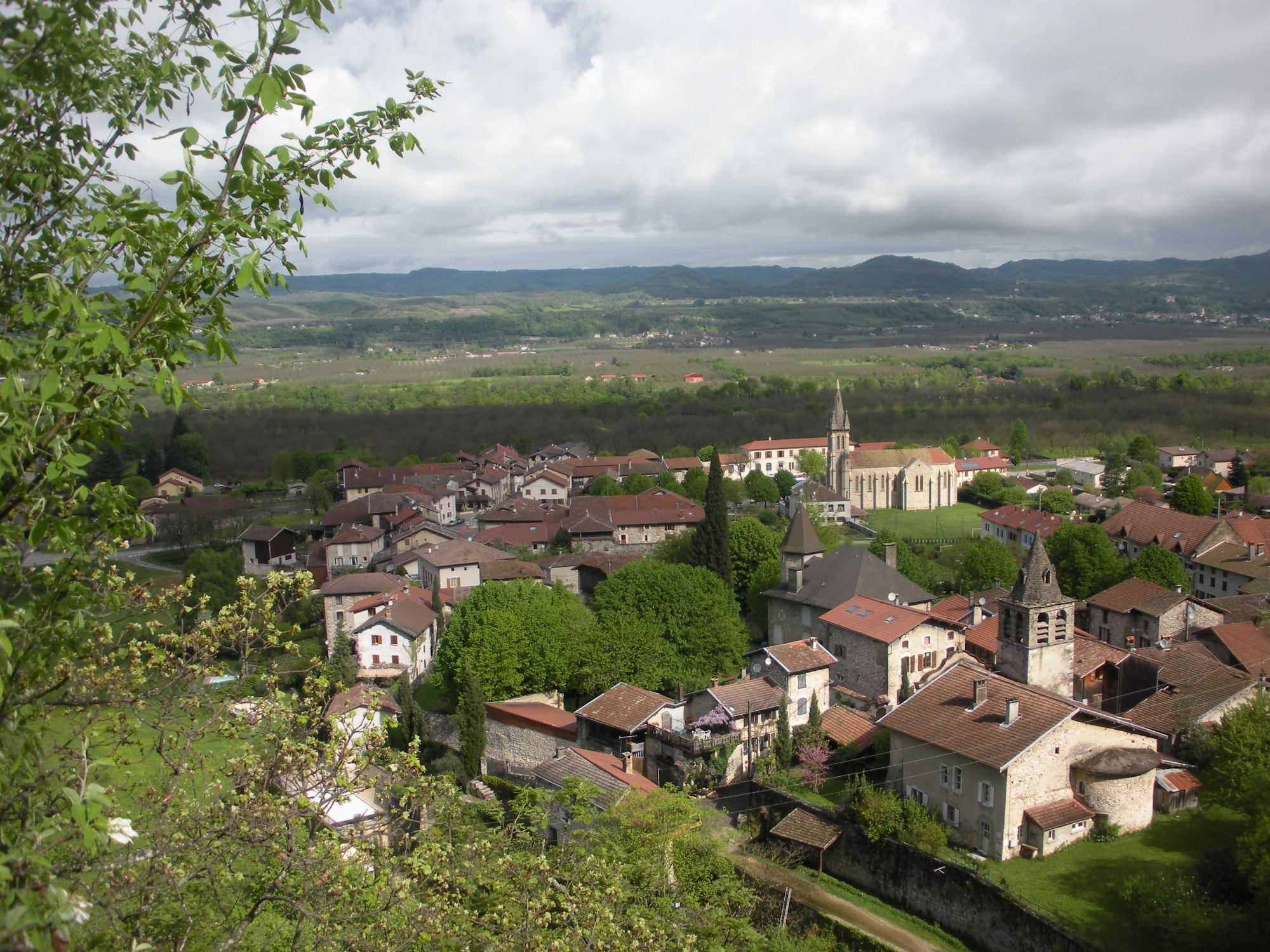 Le village de Cognin-Les-Gorges à 1km du gîte