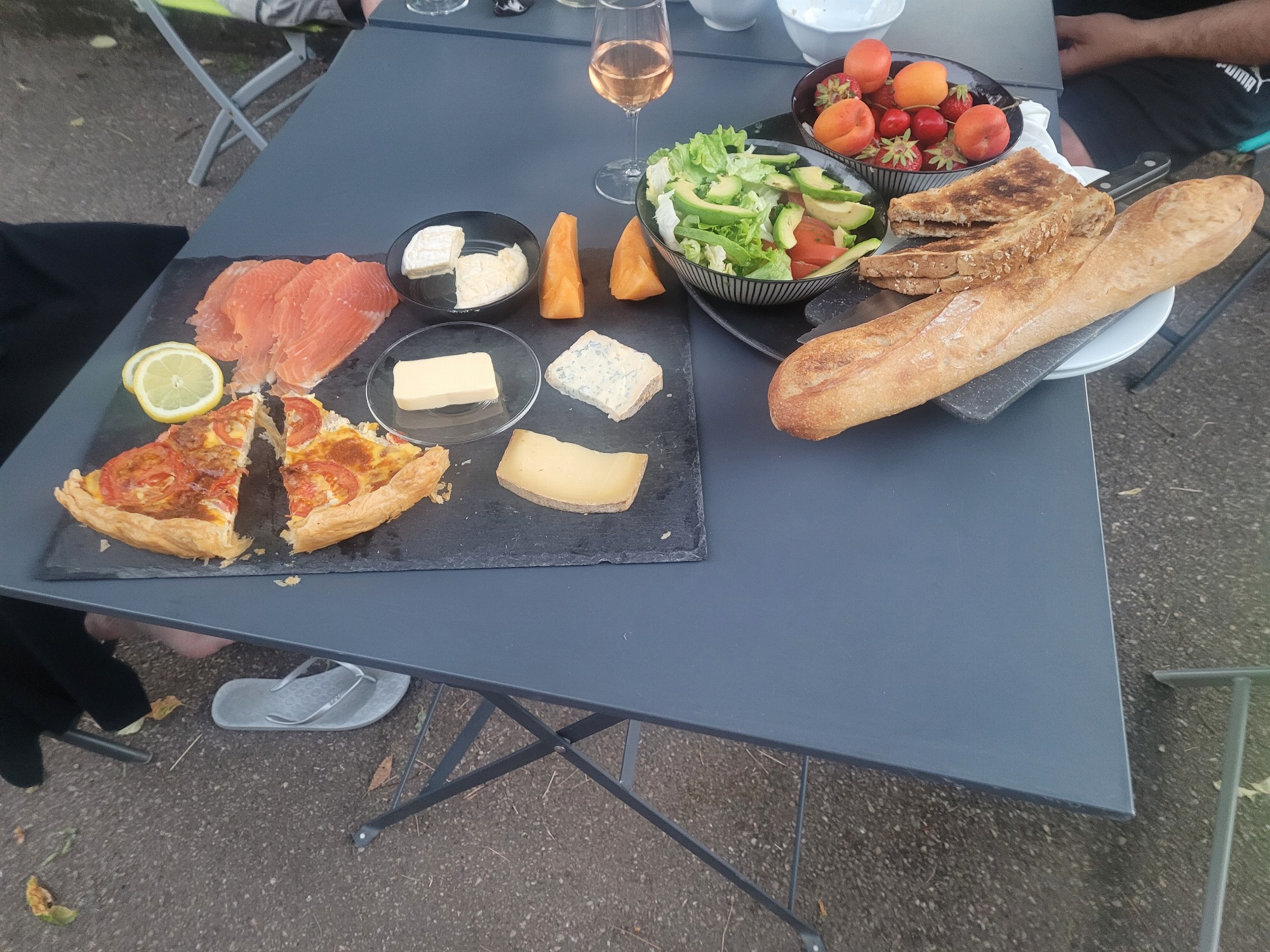 La table d'hôte avec produits régionaux