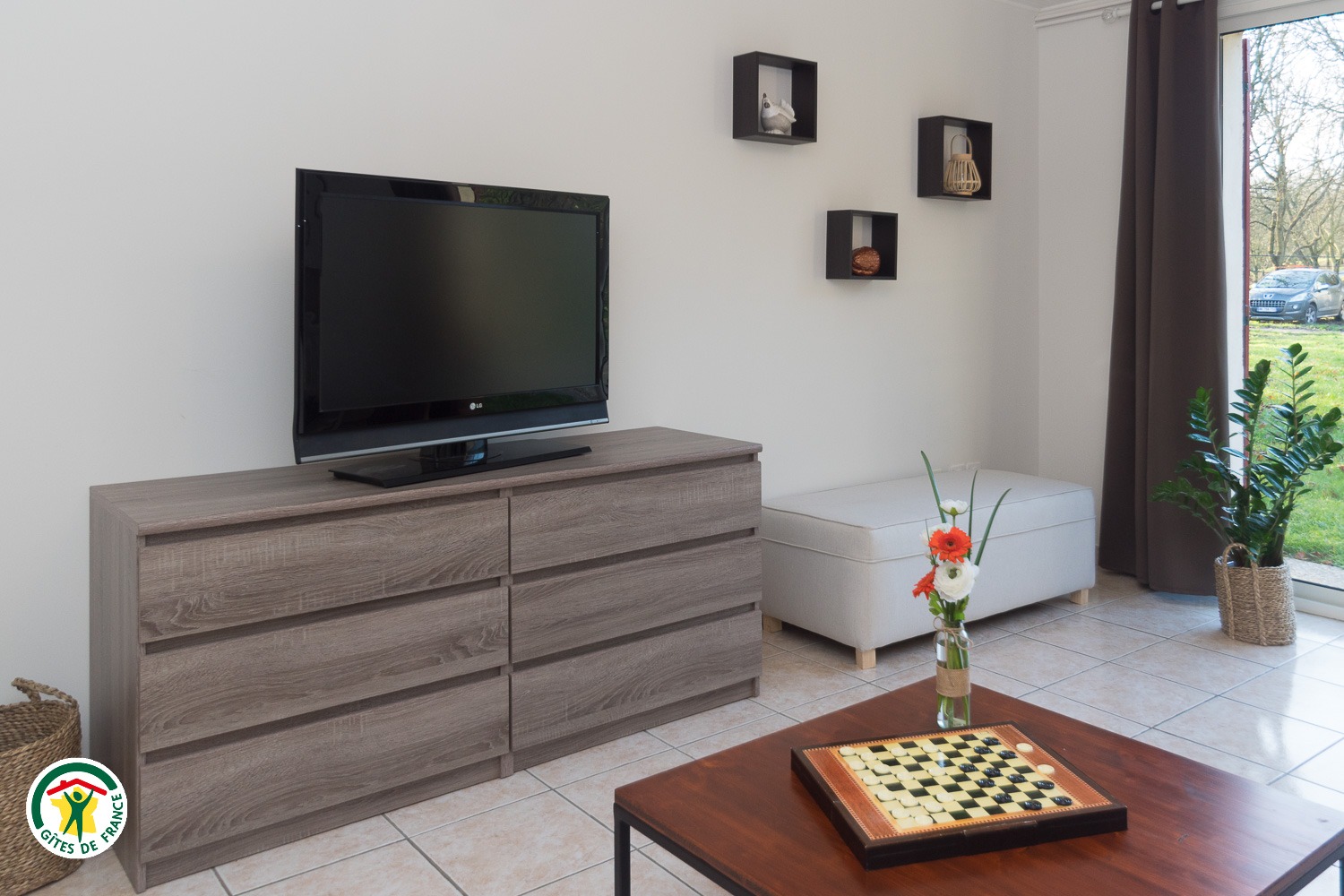 Salon, TV écran plat & wifi