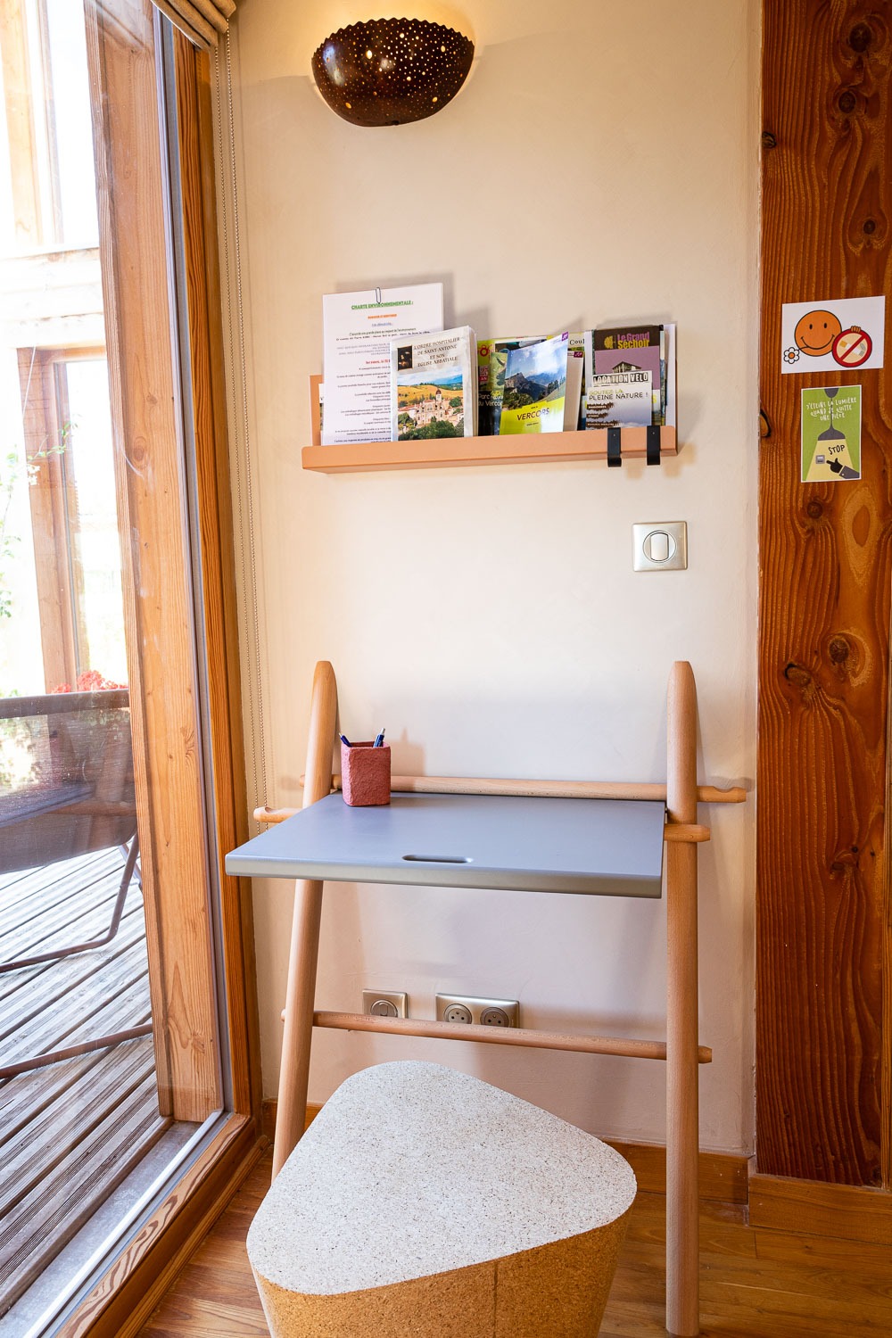 Petit bureau pour déposer votre ordinateur