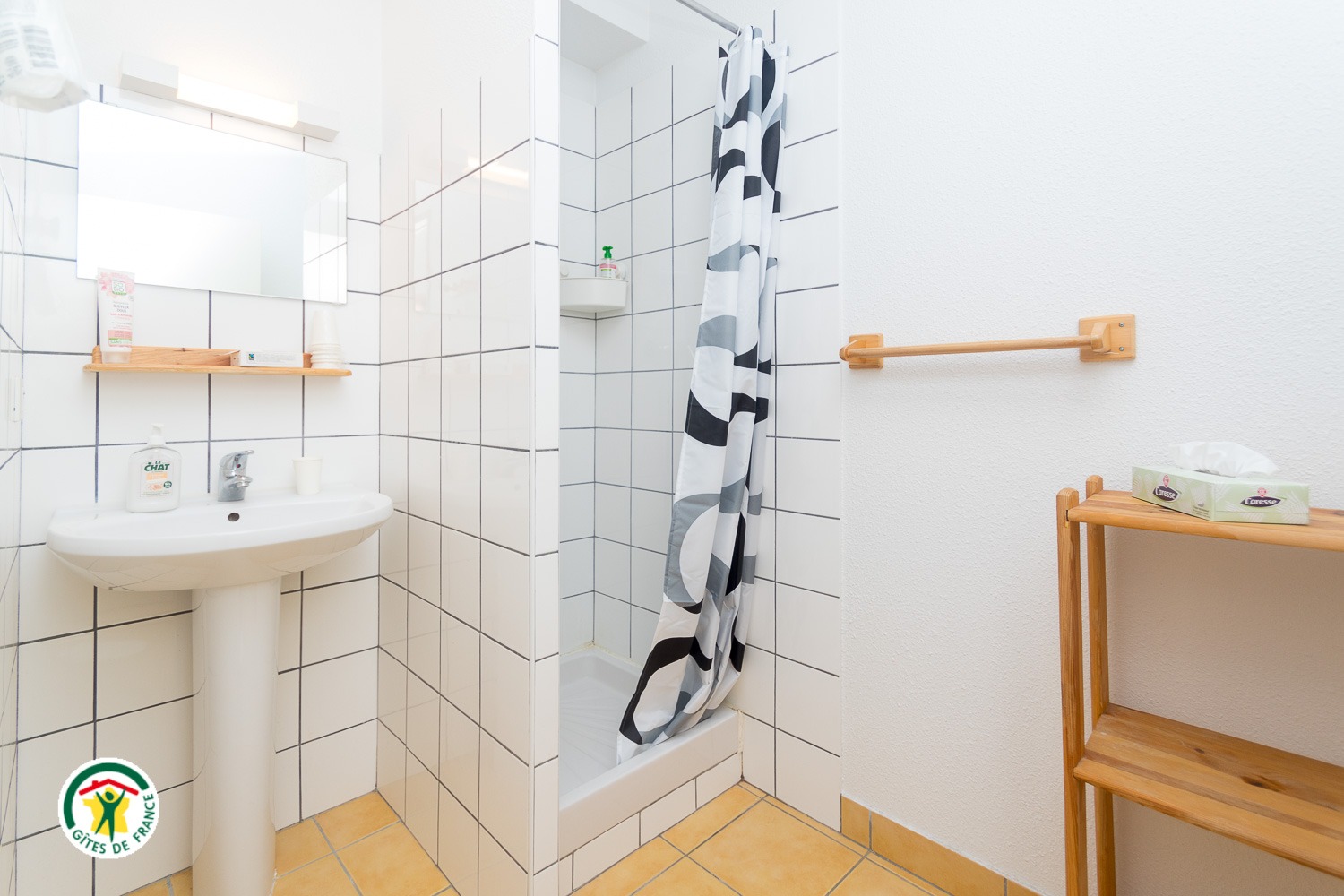 Salle d'eau-wc privative studio Millepertuis
