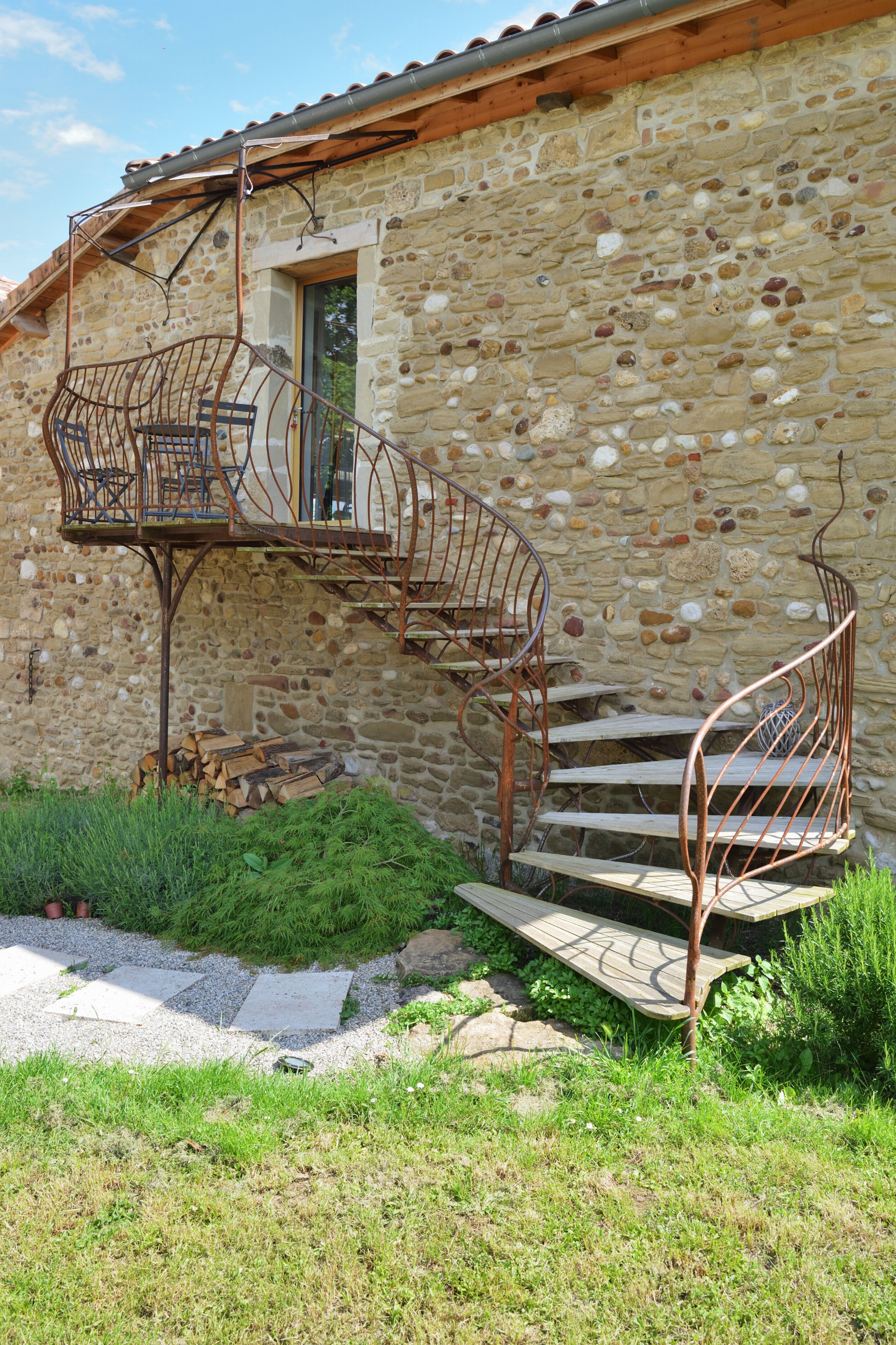 L 'entrée et le balcon