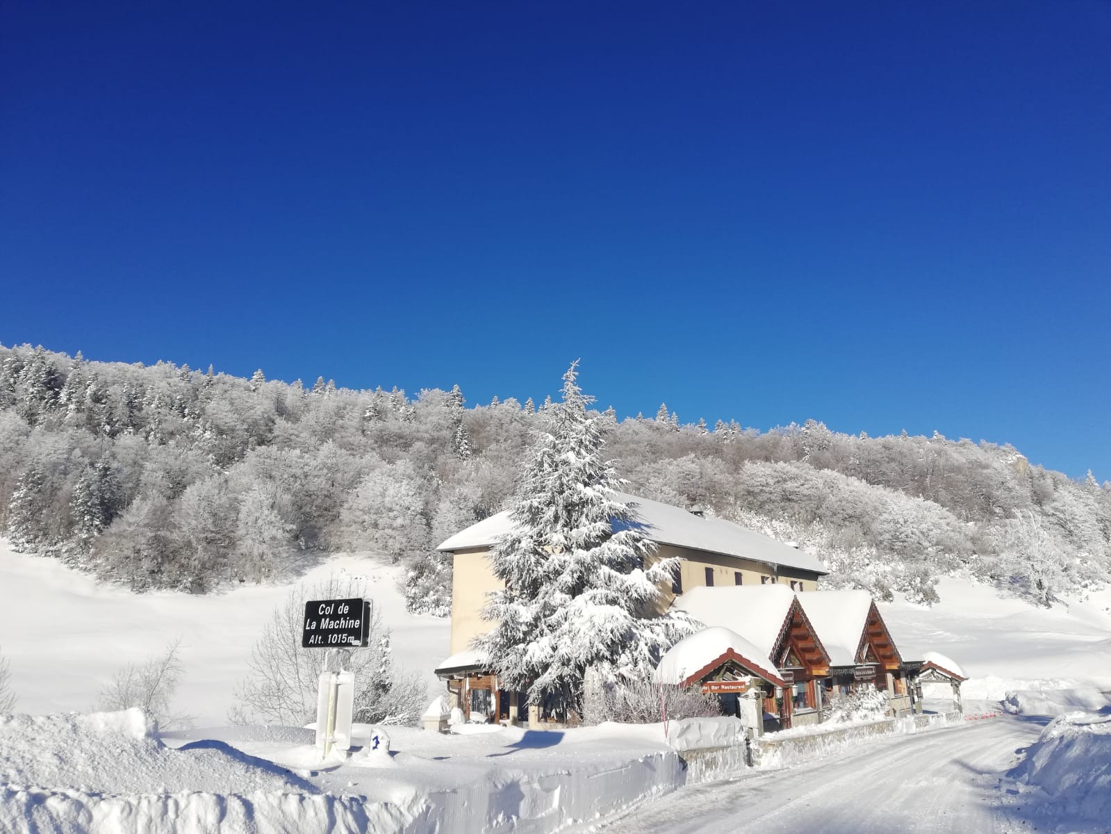 L'Hostel Quartier Libre sous la neige