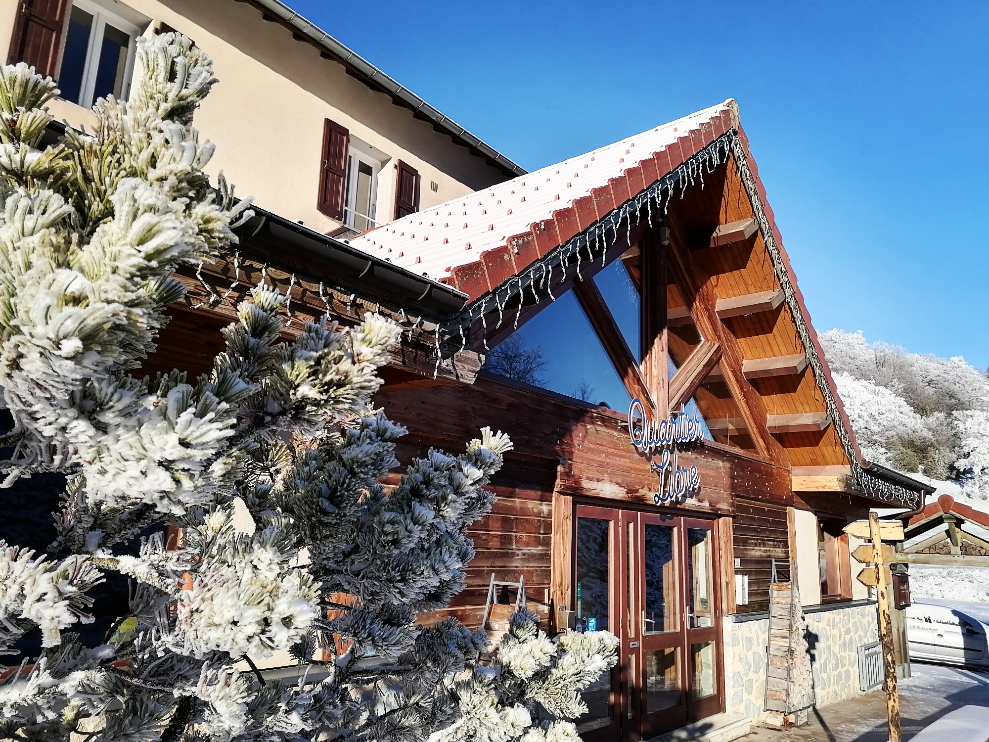 La devanture de l'auberge, Hostel Quartier Libre