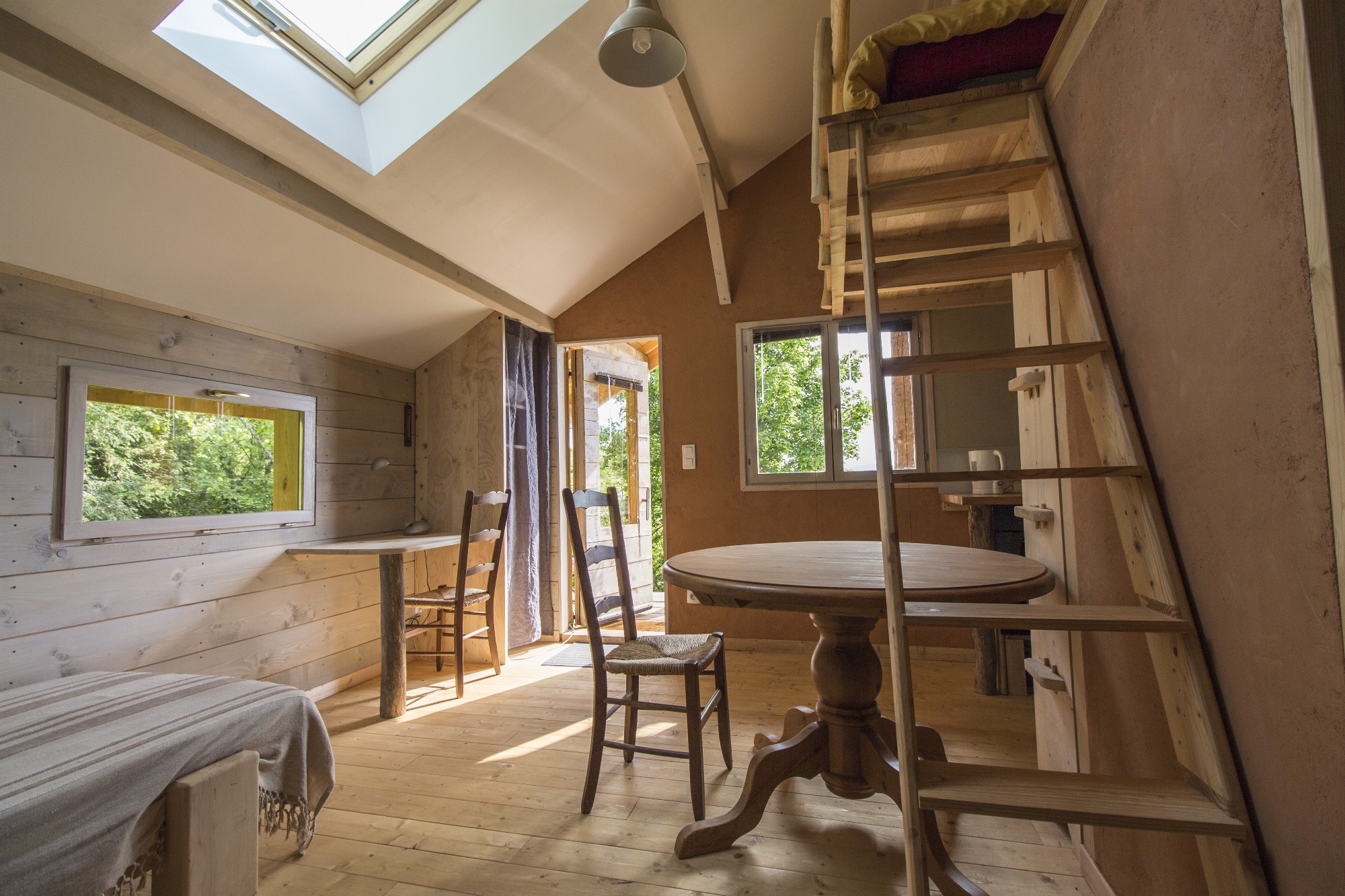 intérieur cabane prairie.jpg