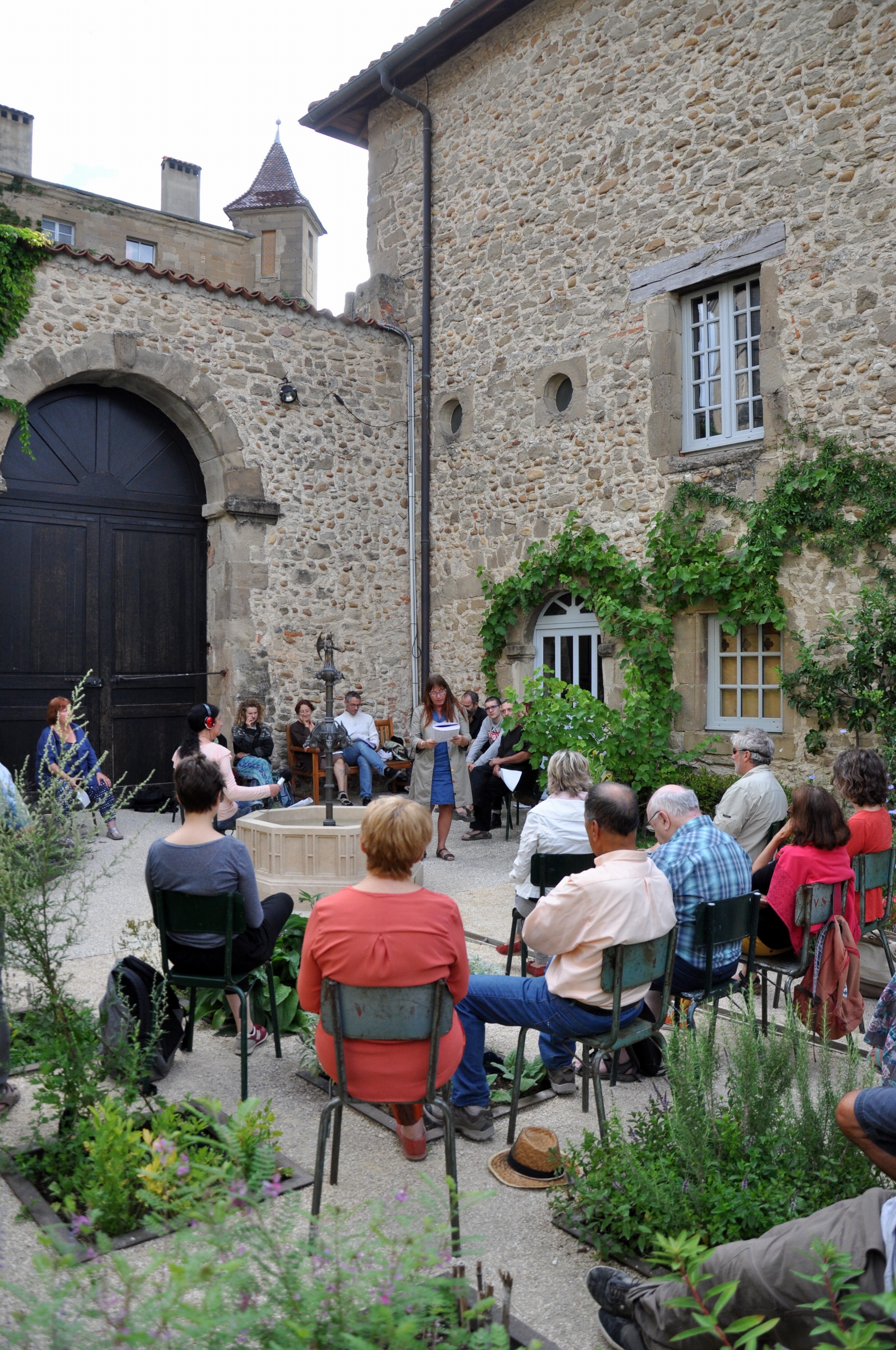 lecture les écrits le lendemain dans le jardin