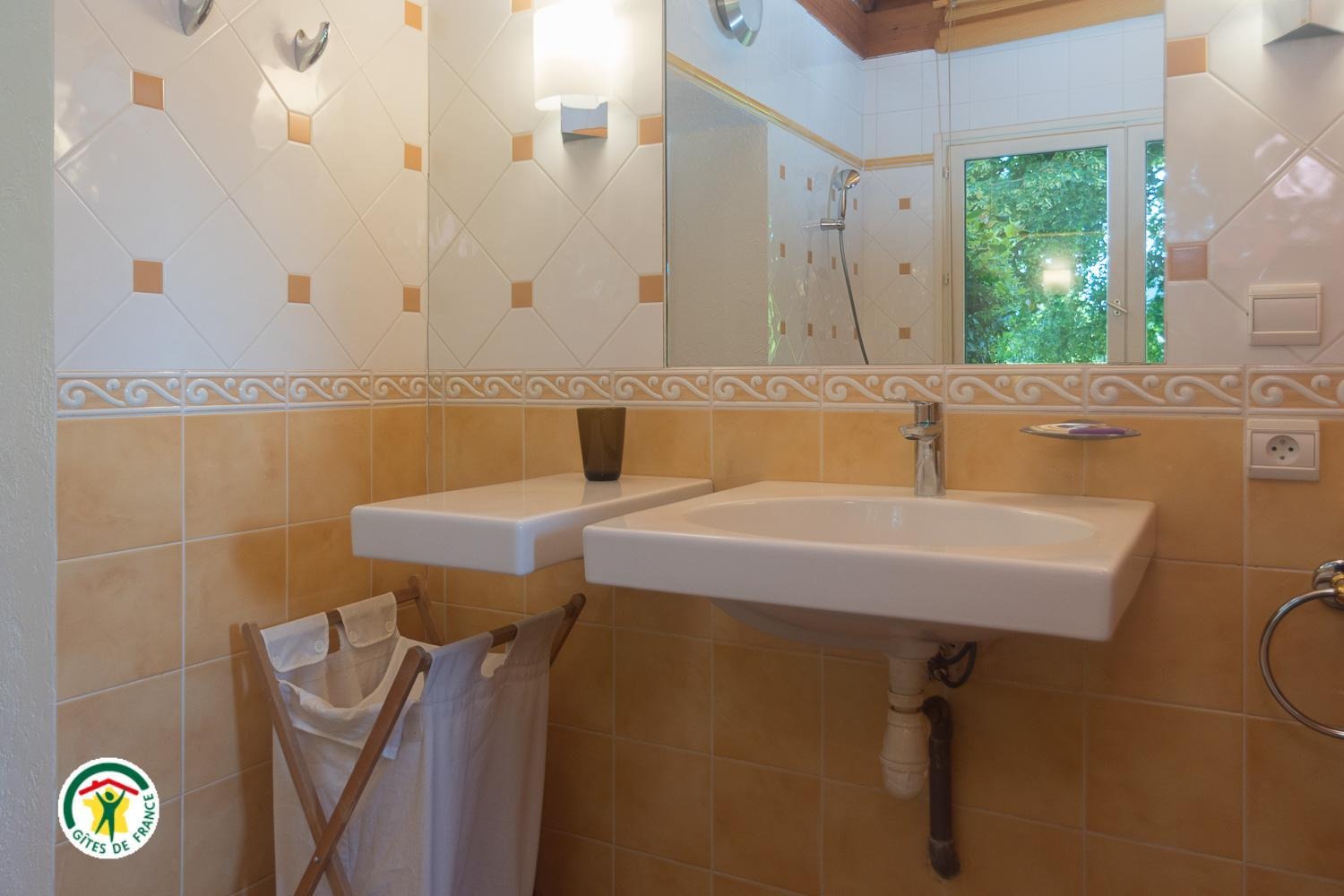 Salle d'eau & salle de bains au rdc