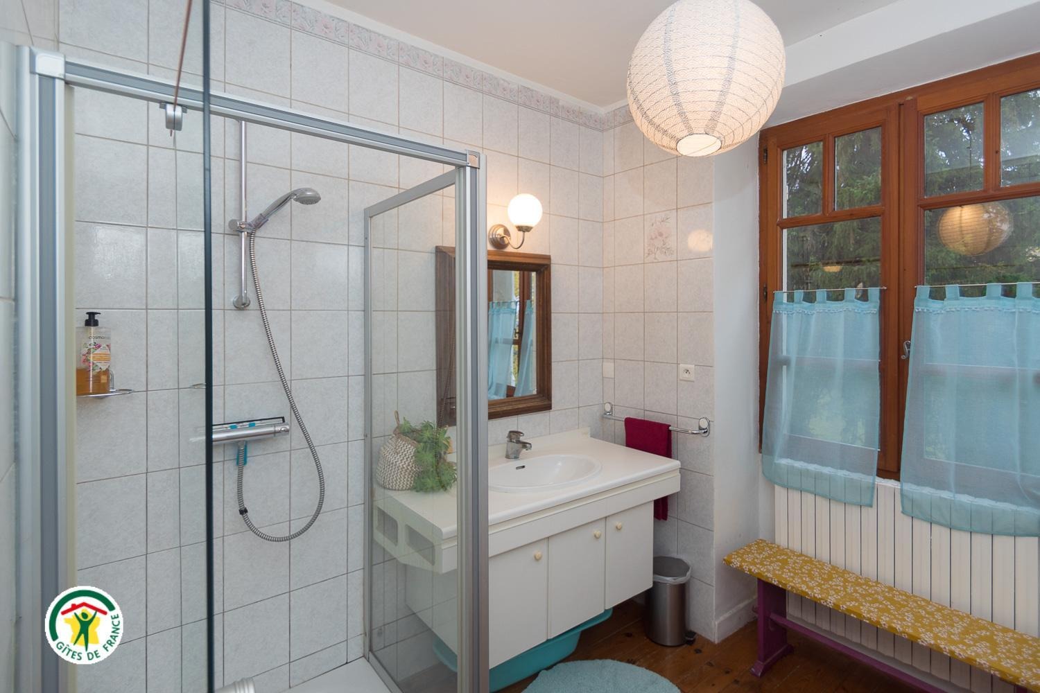 Salle d'eau au 1er, wc indépendant
