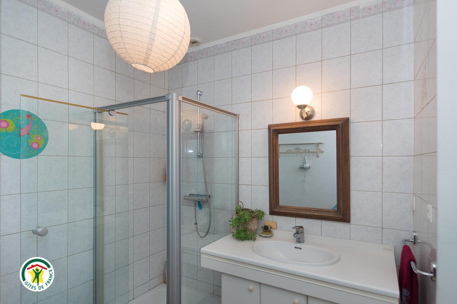 Salle d'eau au 1er, wc indépendant