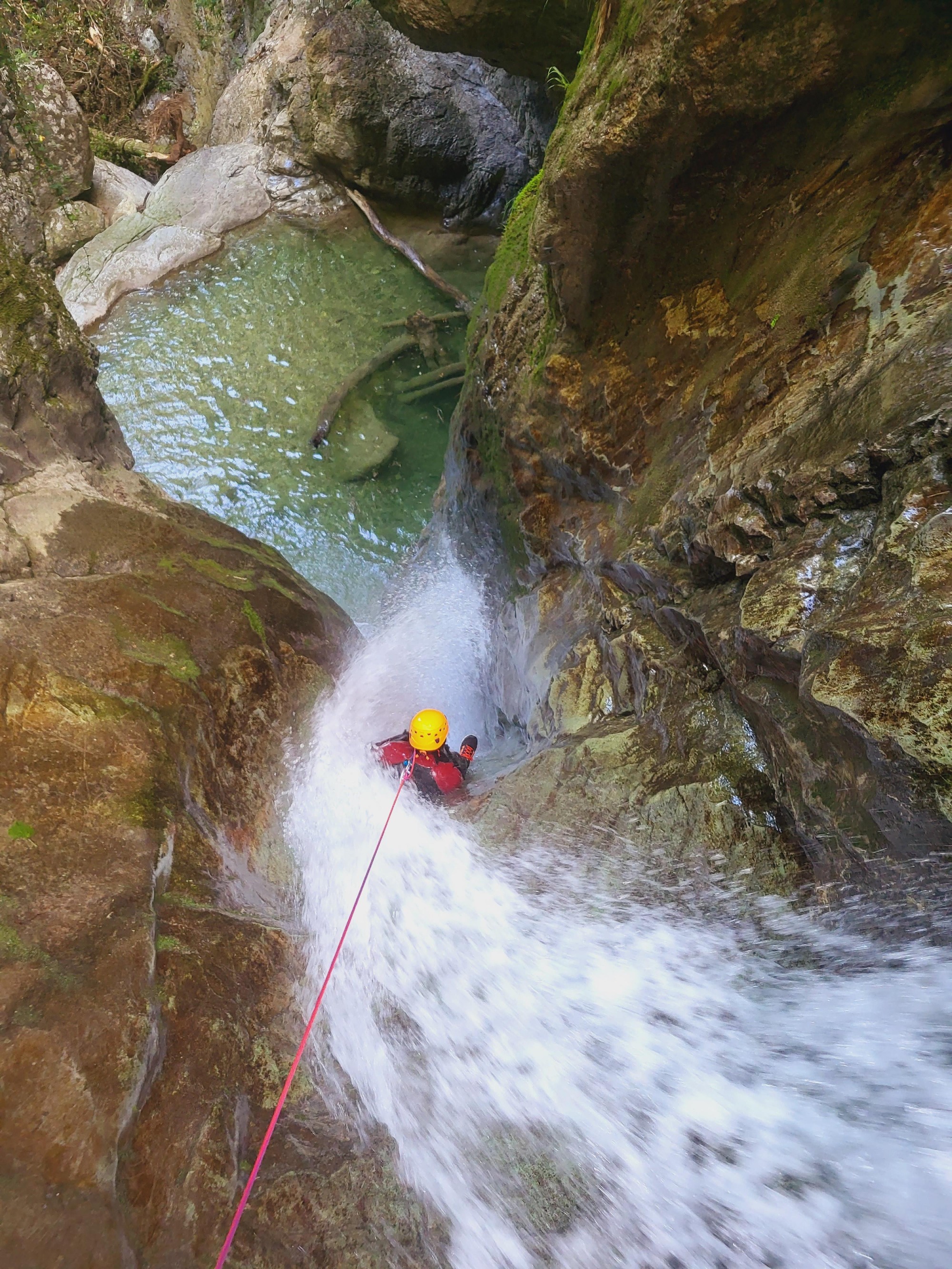 la superbe cascade de la vrille dns les Ecouges en isère