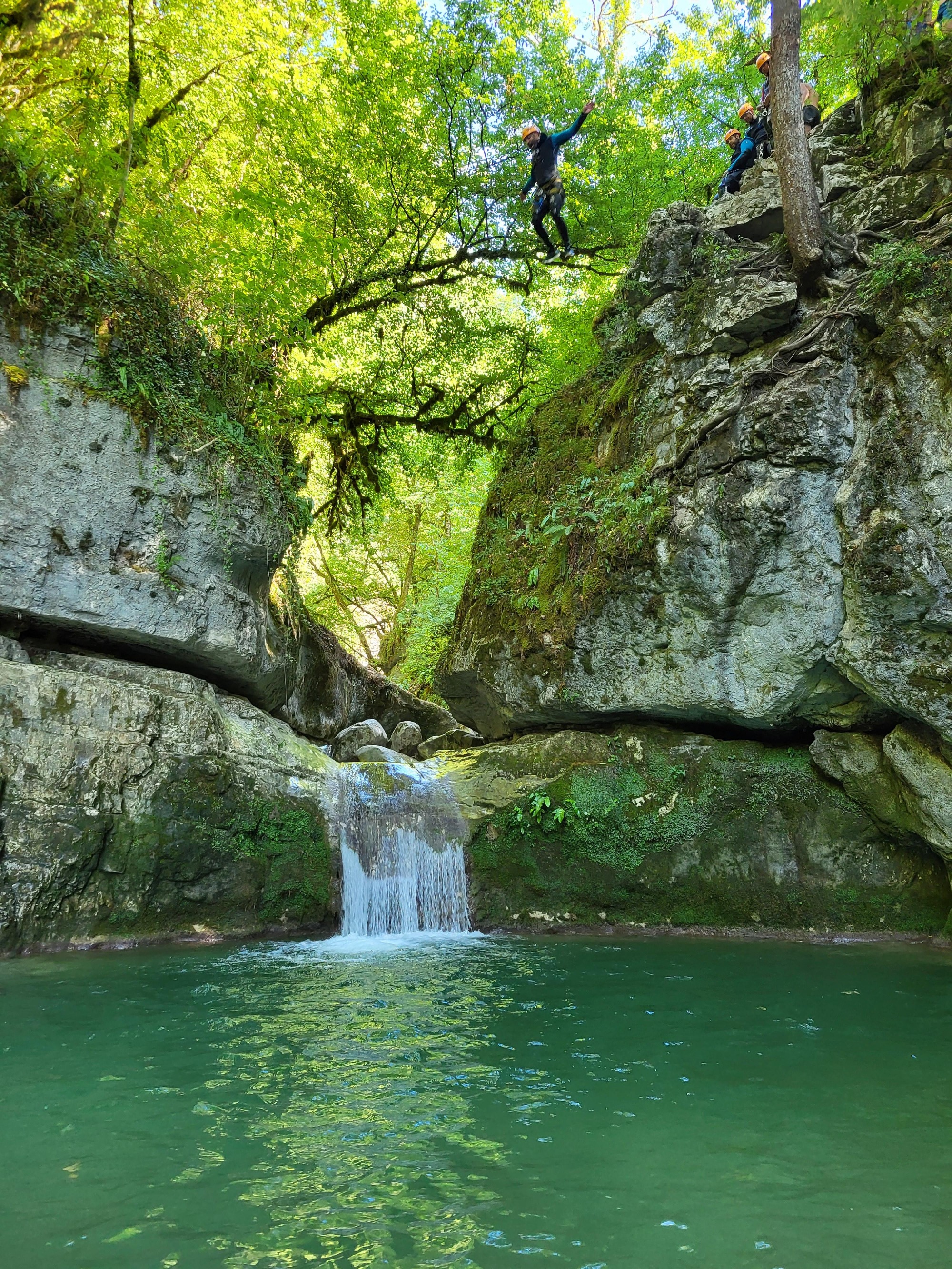 saut de 9m canyon des Ecouges Isère