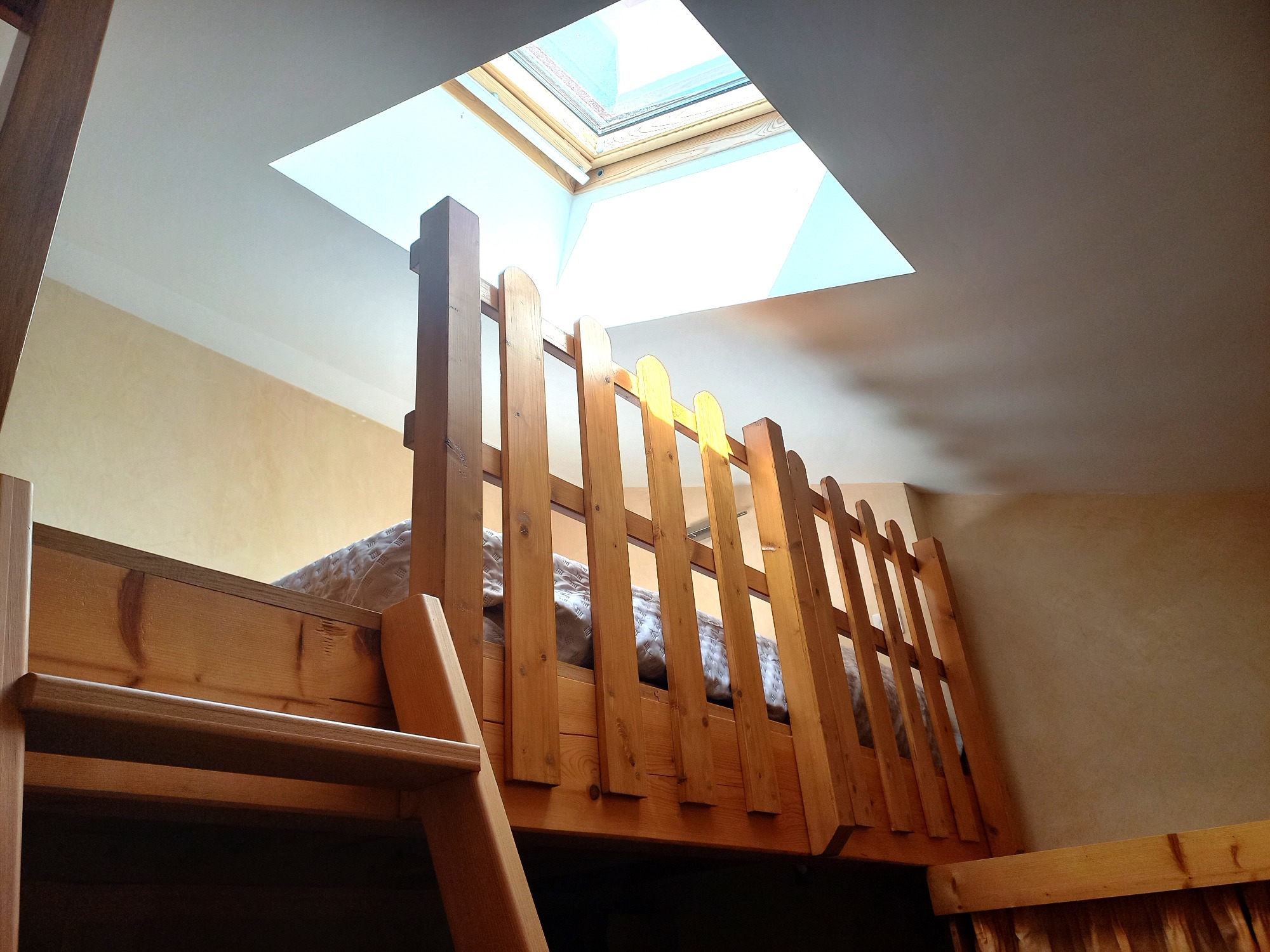 Mezzanine avec lit 140 x 190 cm
