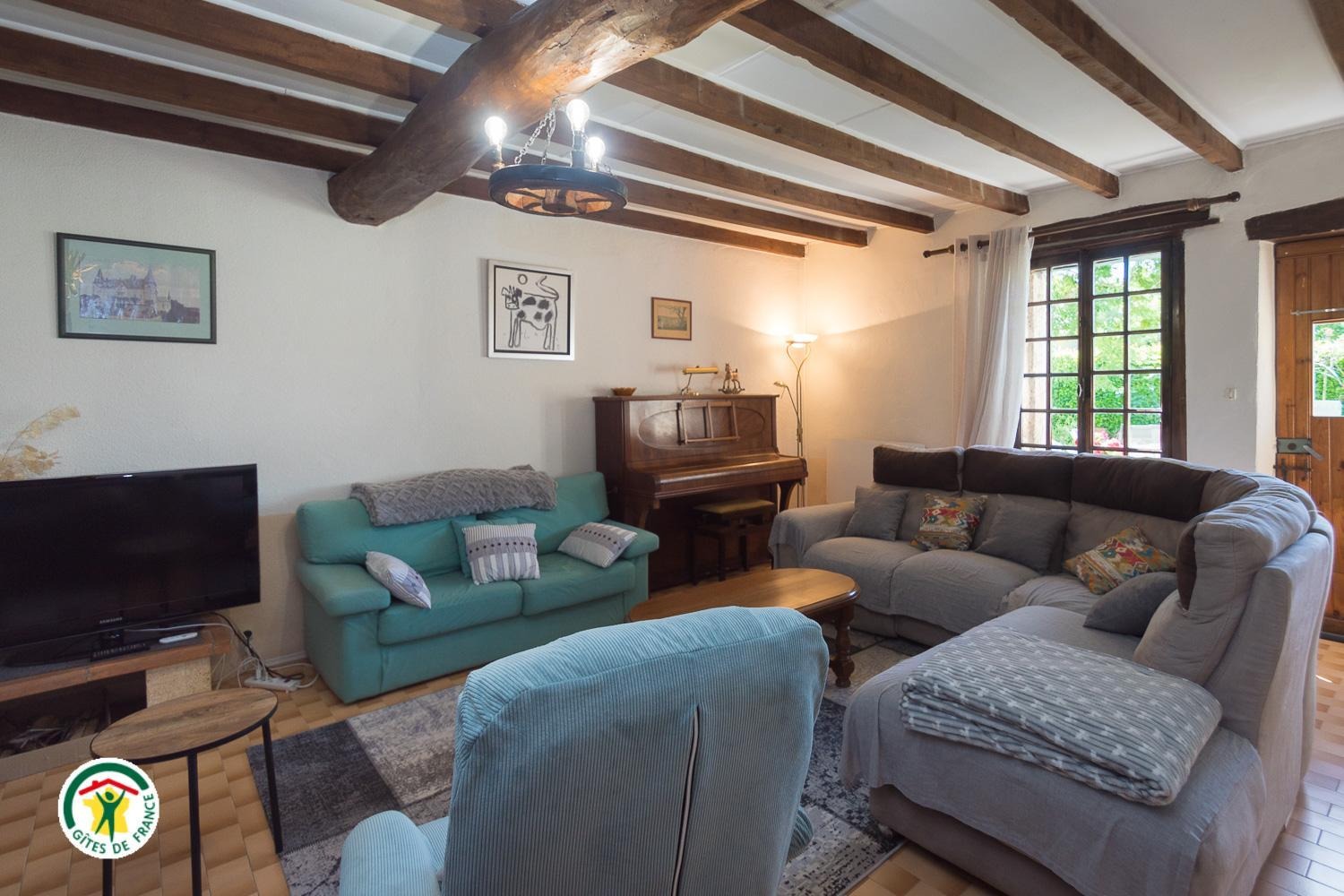Salon, TV, piano