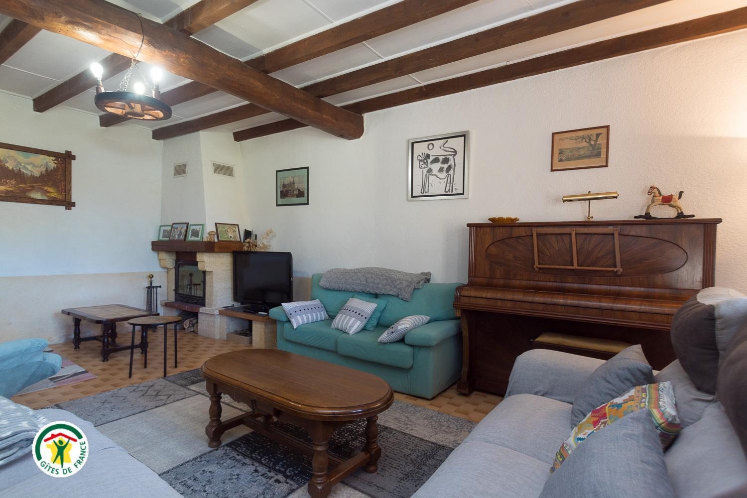 Salon, TV, piano