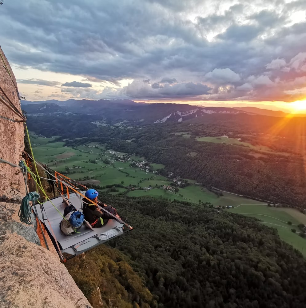 Nuit insolite en portaledge sur les falaises de Presles_Presles