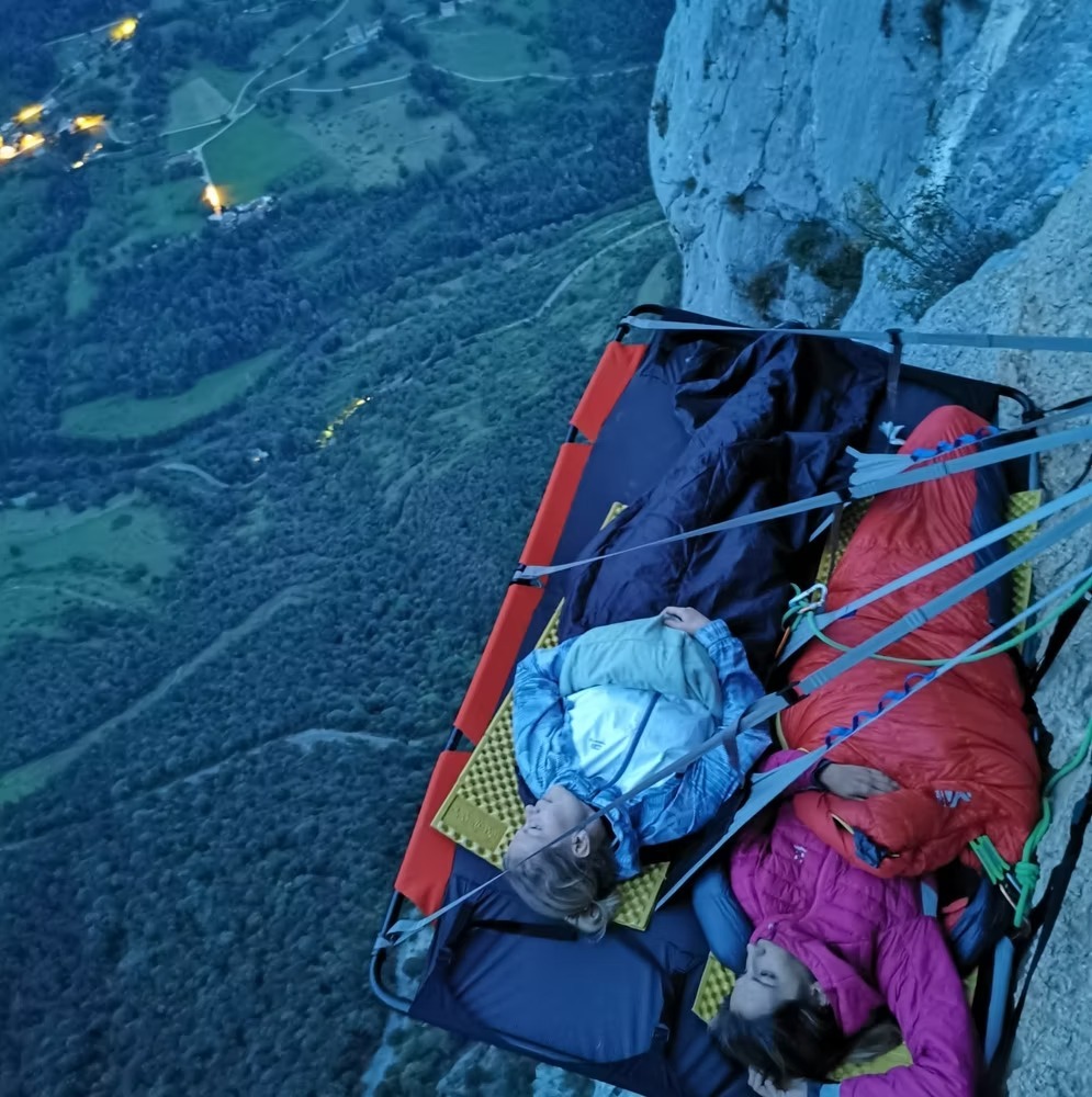 Nuit insolite en portaledge sur les falaises de Presles_Presles