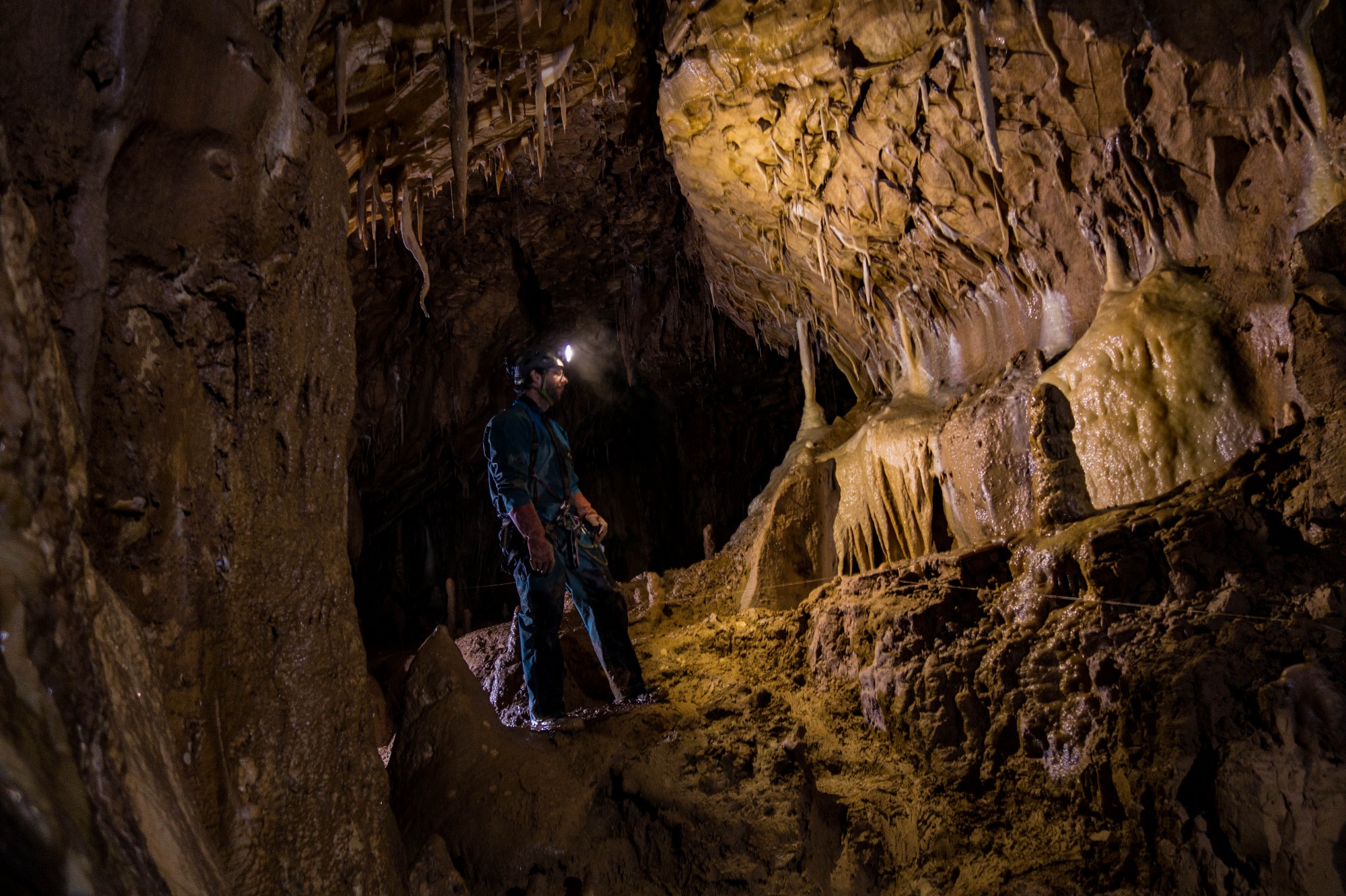 Vous découvriez lors de vos explorations souterraines des galeries concrétionnées Galerie concretionnée