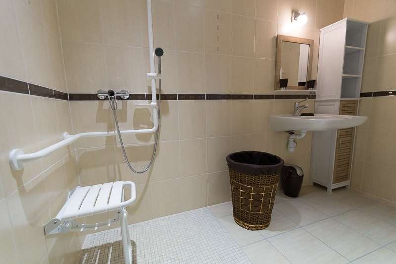 Grande salle d'eau-wc accessible pmr