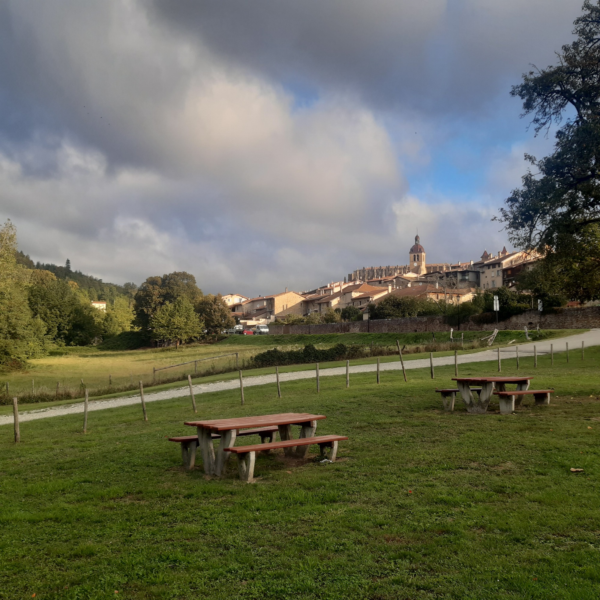 Pause à St Antoine l'Abbaye