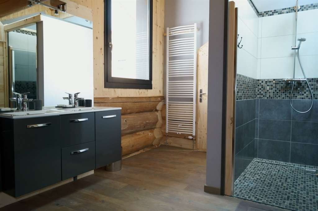 2 salles de bain à l'étage