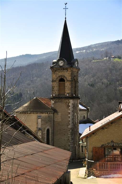 Vue sur le clocher du village