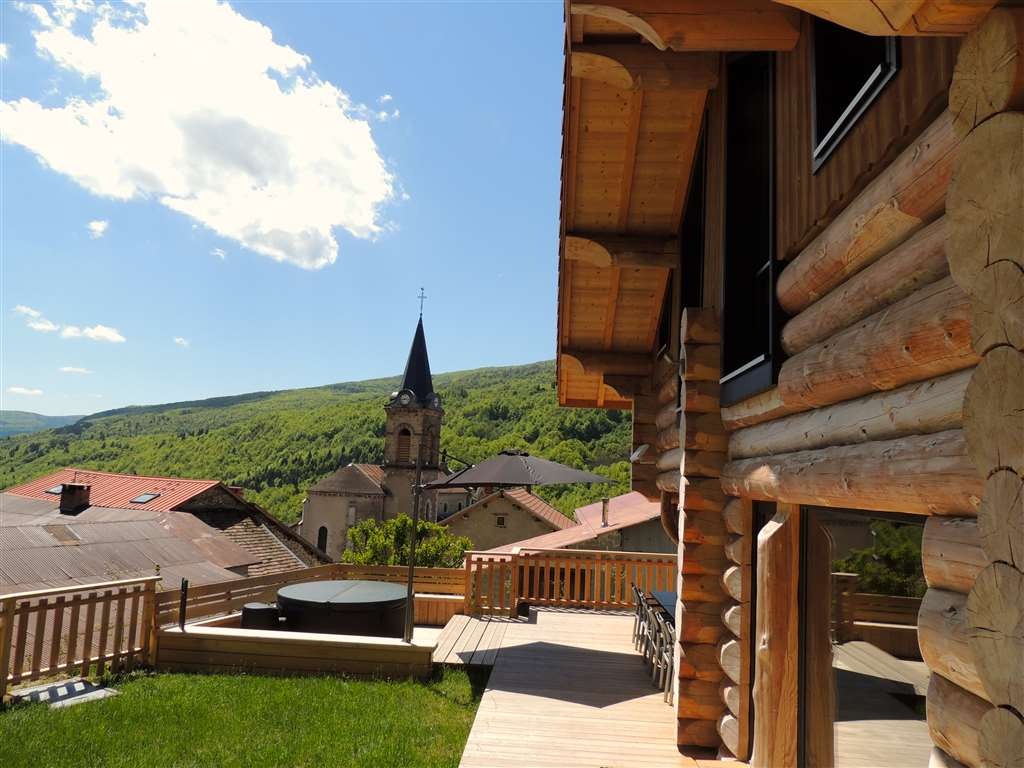 La terrasse du gite au sommet du village