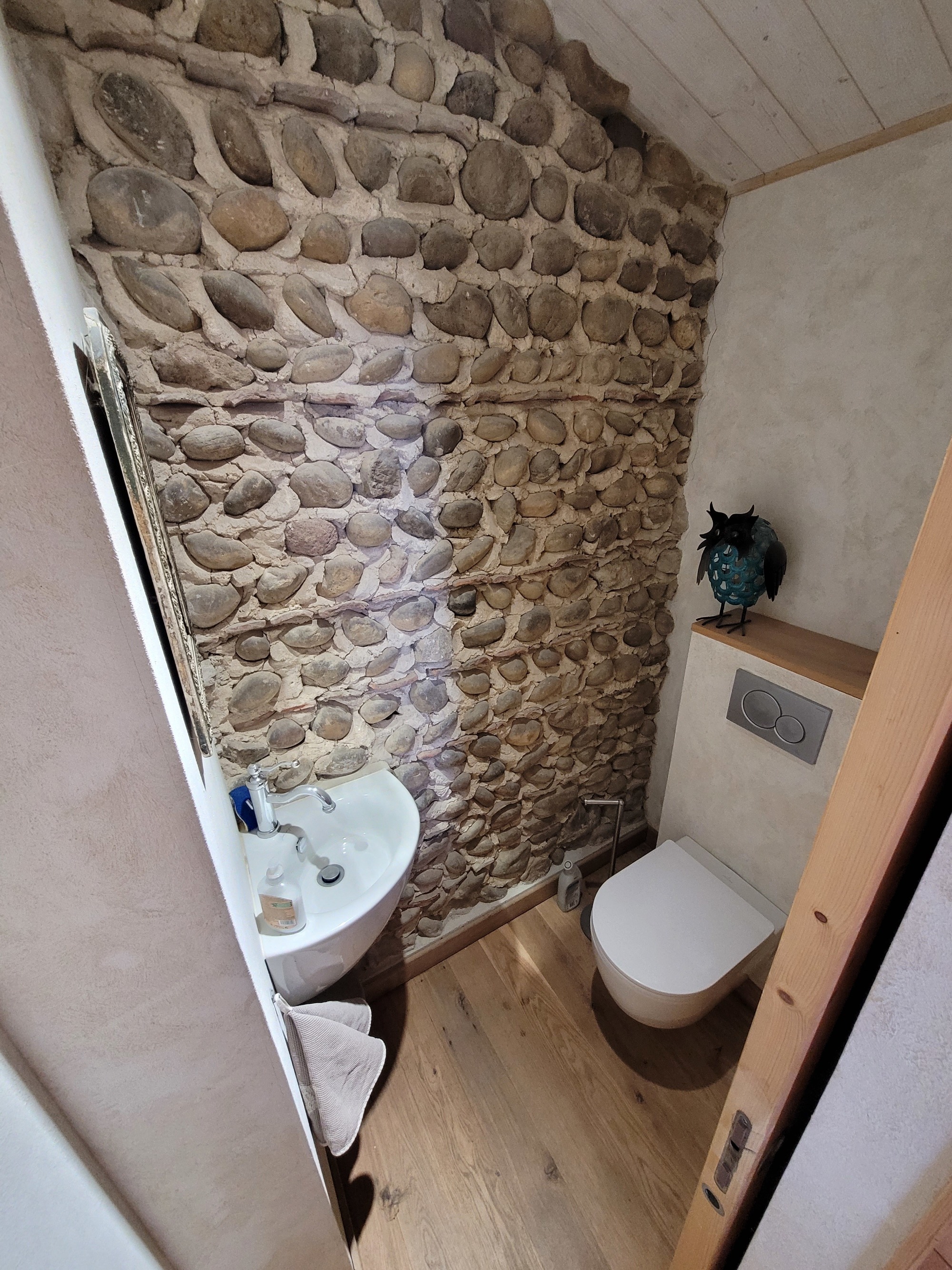1er étage. Toilette séparée avec lave mains.