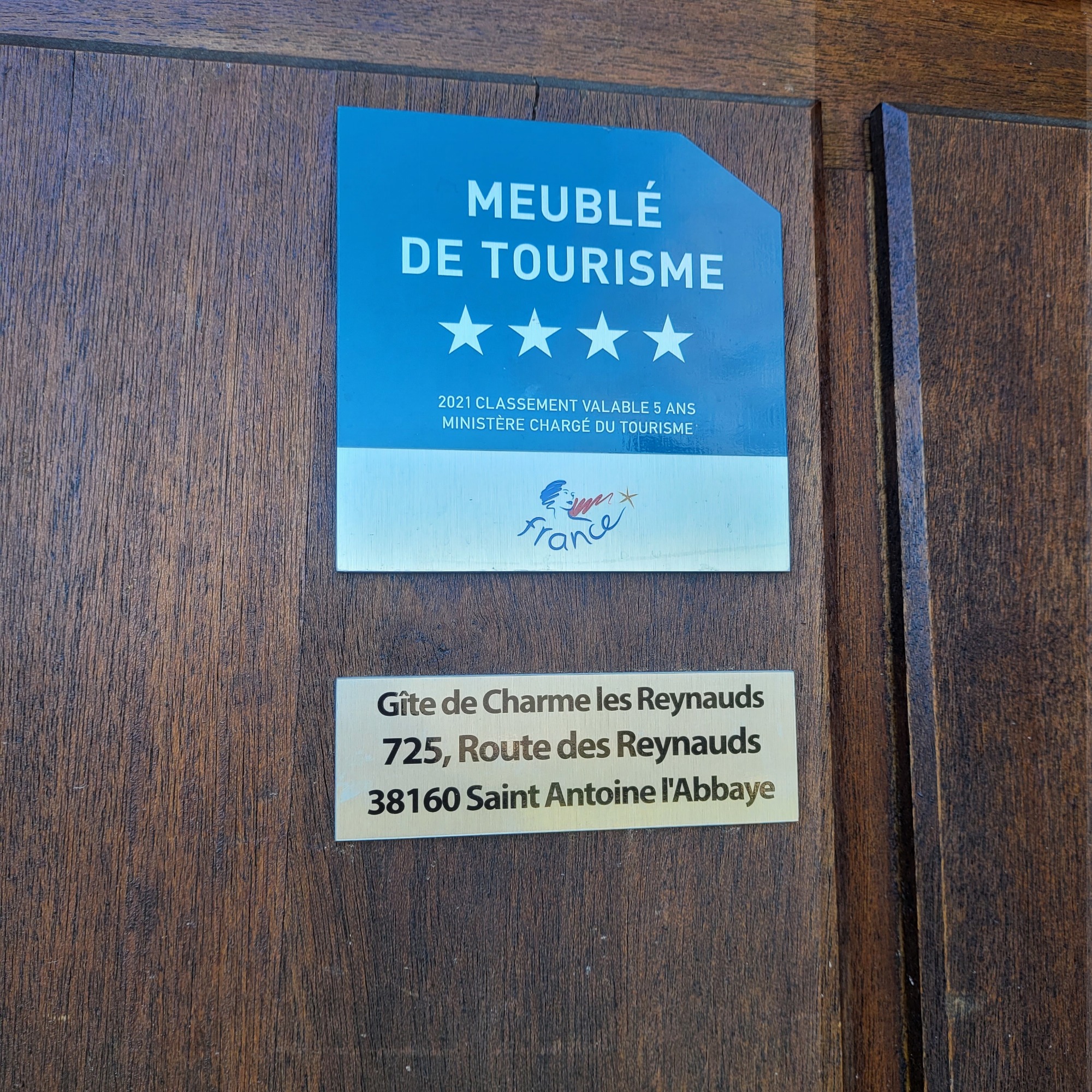 Notre établissement à reçu 4 étoiles (classement d'état) et 4 épis (classement Gîte de France)