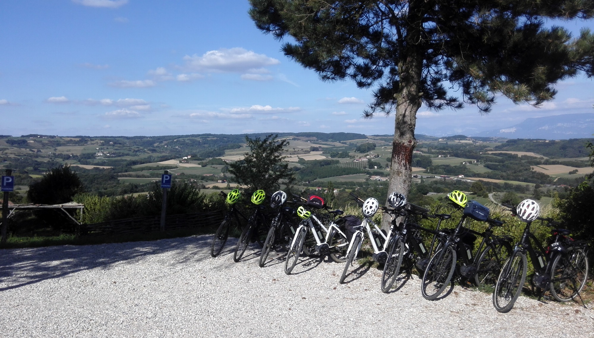 Vélos tous chemins éléctrique (VTC) sur réservation.