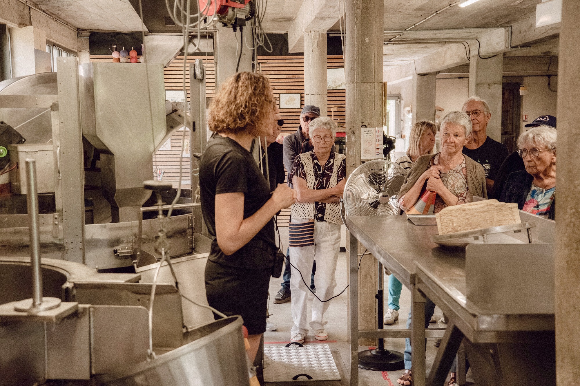 La visite inclut une découverte du moulin artisanal à huile de noix