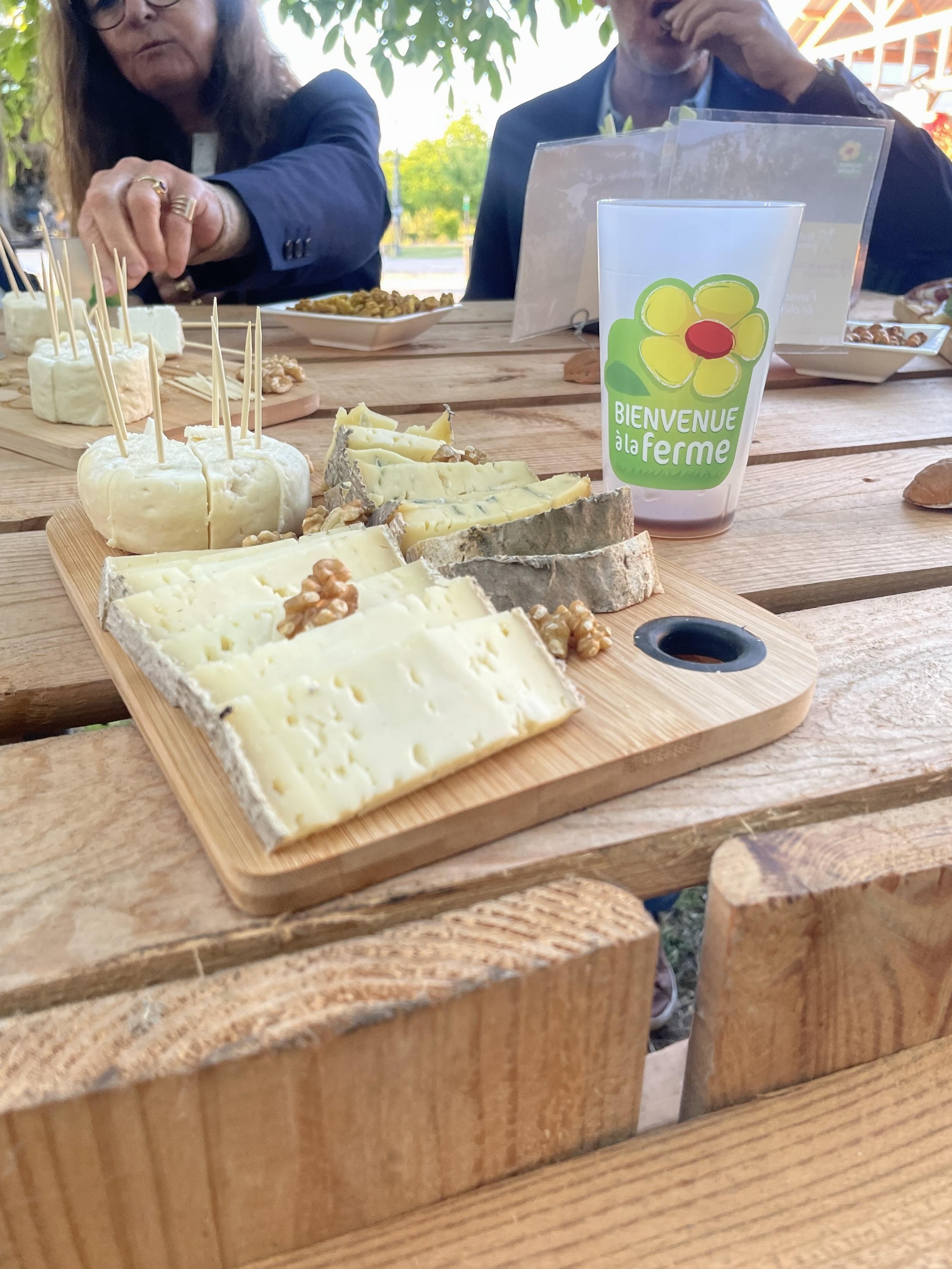 Plateau de fromages locaux Soirée gourmande sous les noyers
