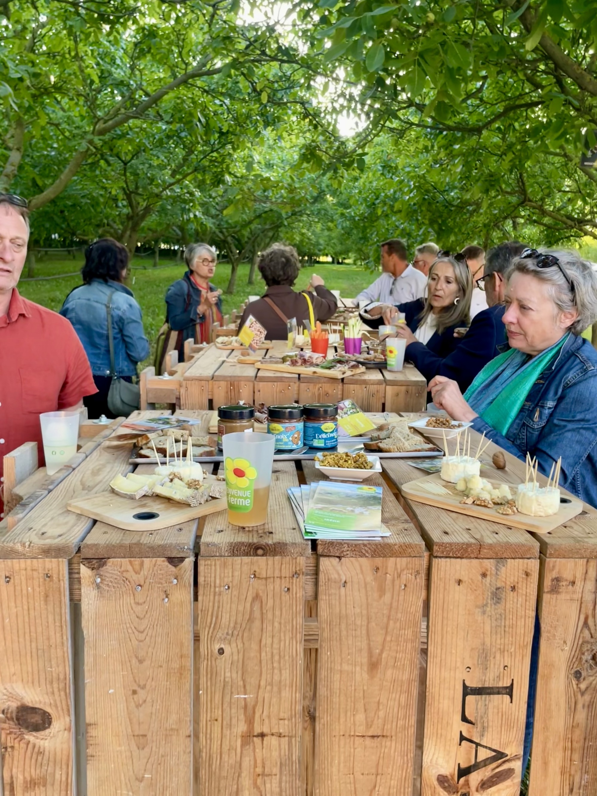 Apéritif dinatoire soirée gourmande sous les noyers