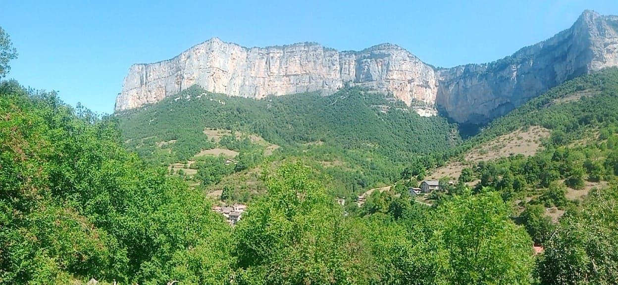 Falaises de Presles et village de Choranche, en face du gîte