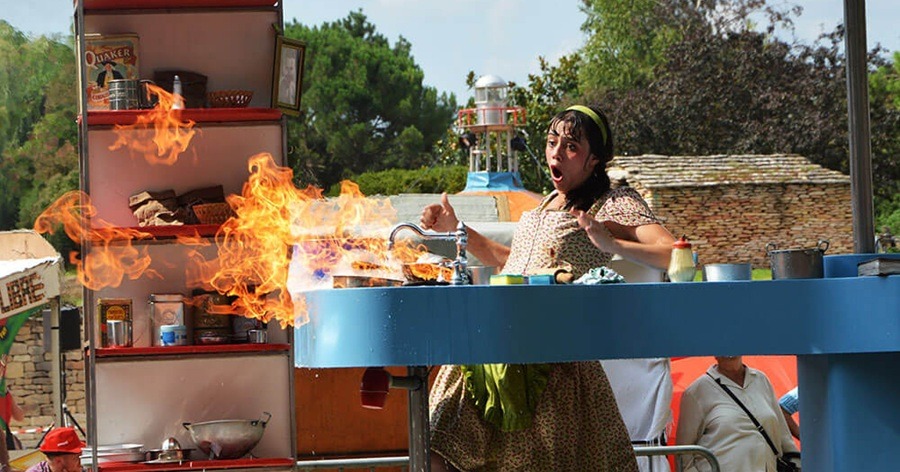 Spectacle