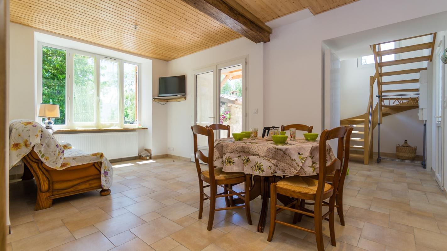 Séjour-cuisine, coin salon