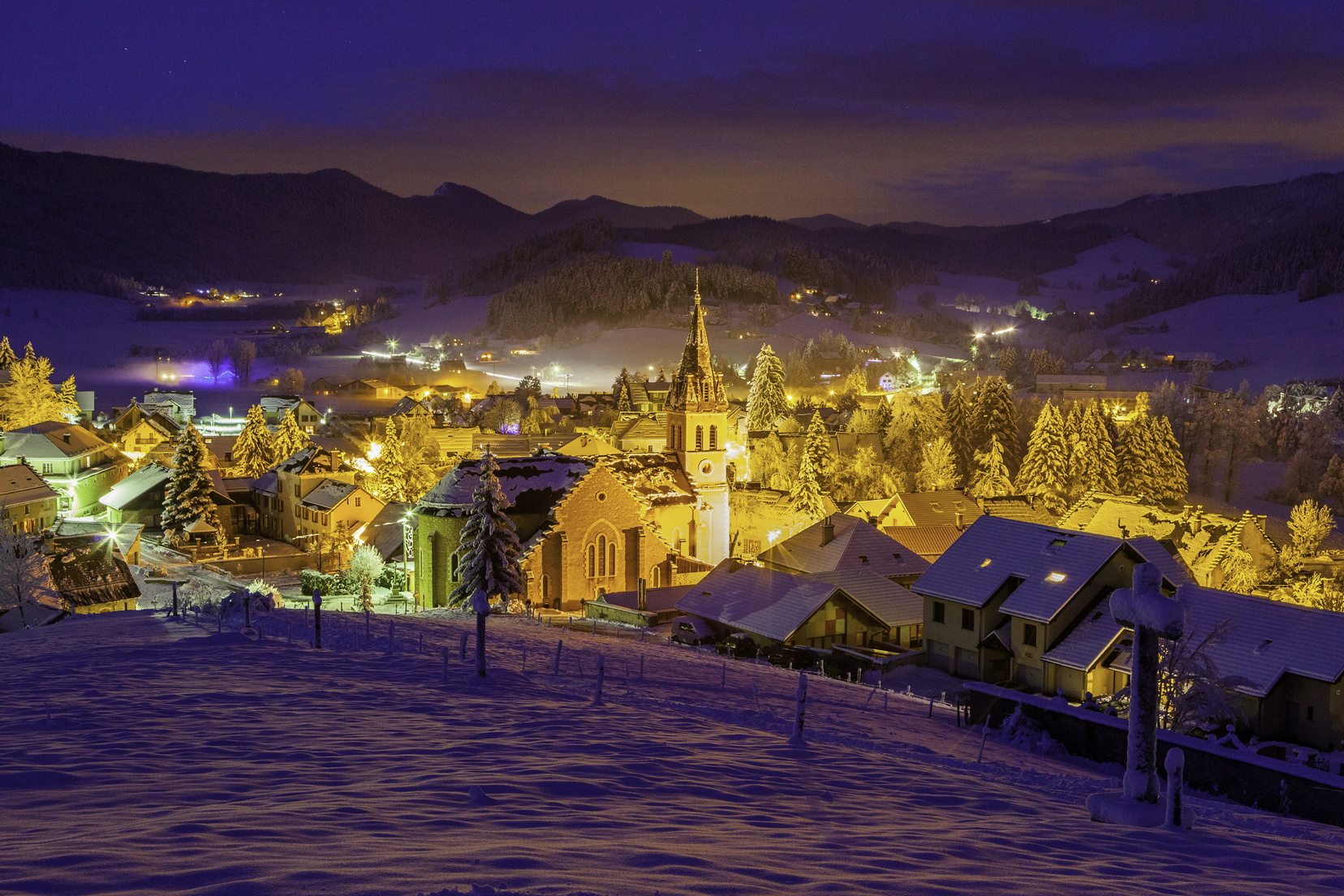 Village de montagne d'Autrabs Méaudre sous la neige en hiver dans le Vercors